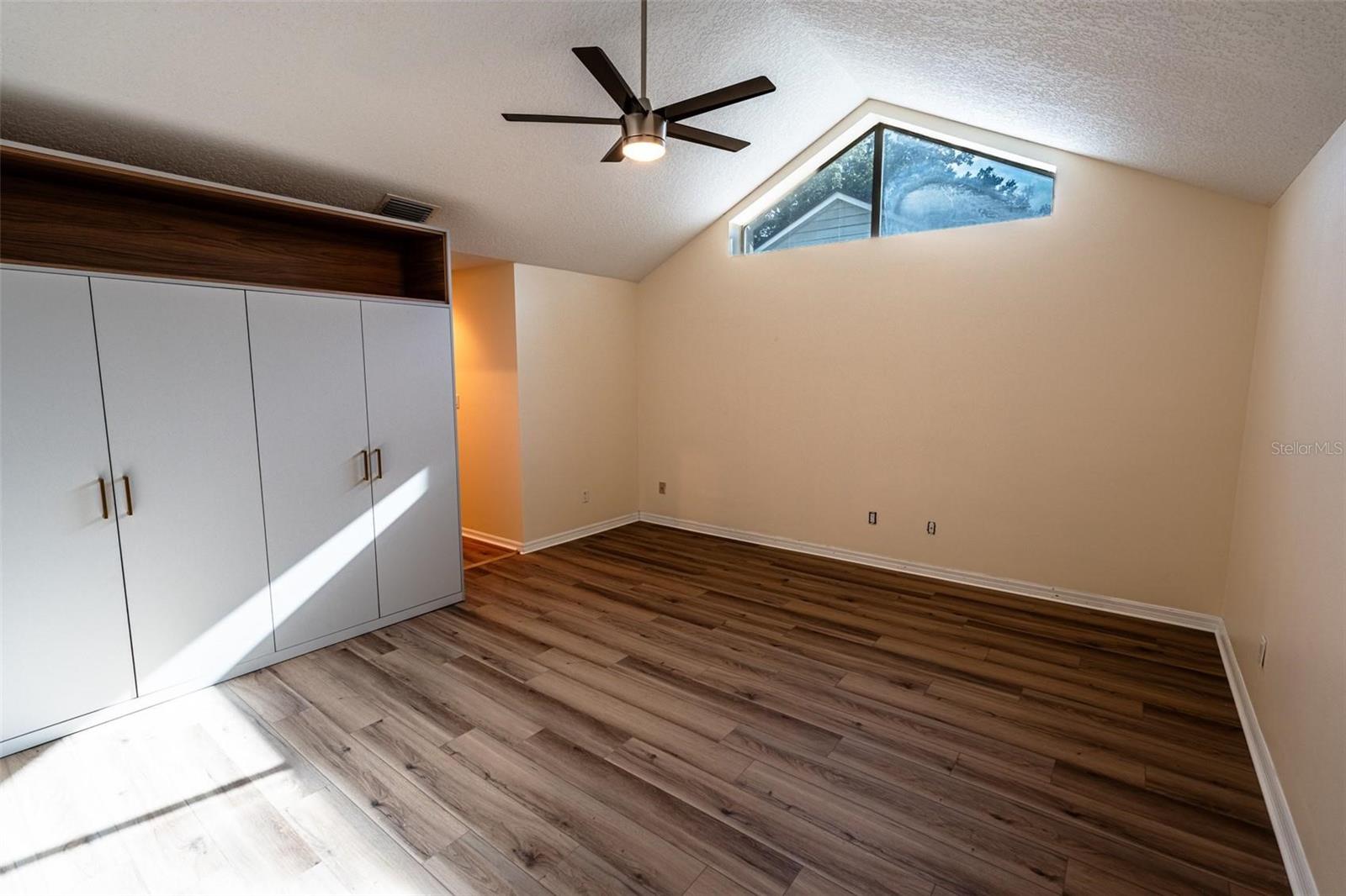 Image 15 of 52 For 681 Greywood Drive