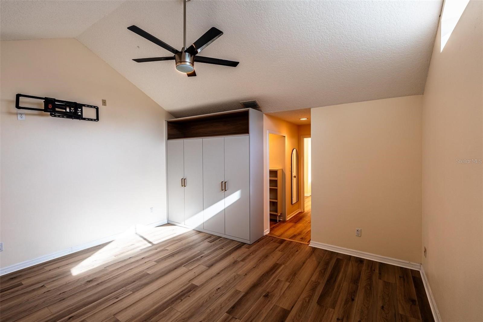 Image 16 of 52 For 681 Greywood Drive