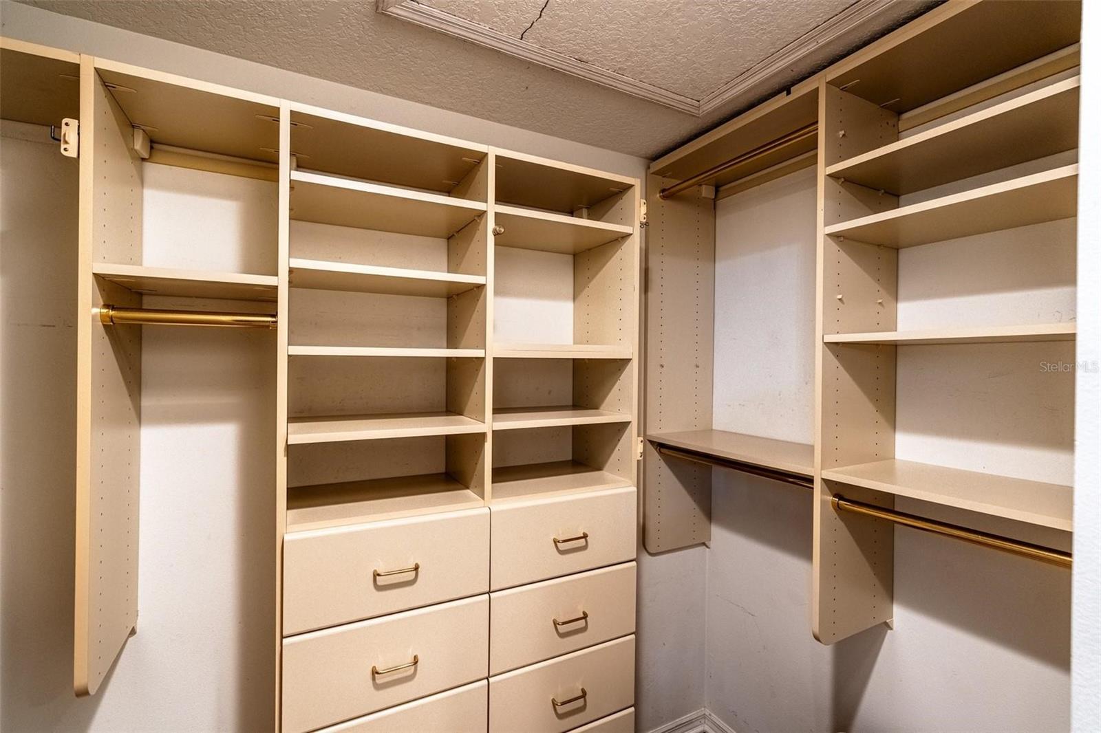 Image 23 of 52 For 681 Greywood Drive