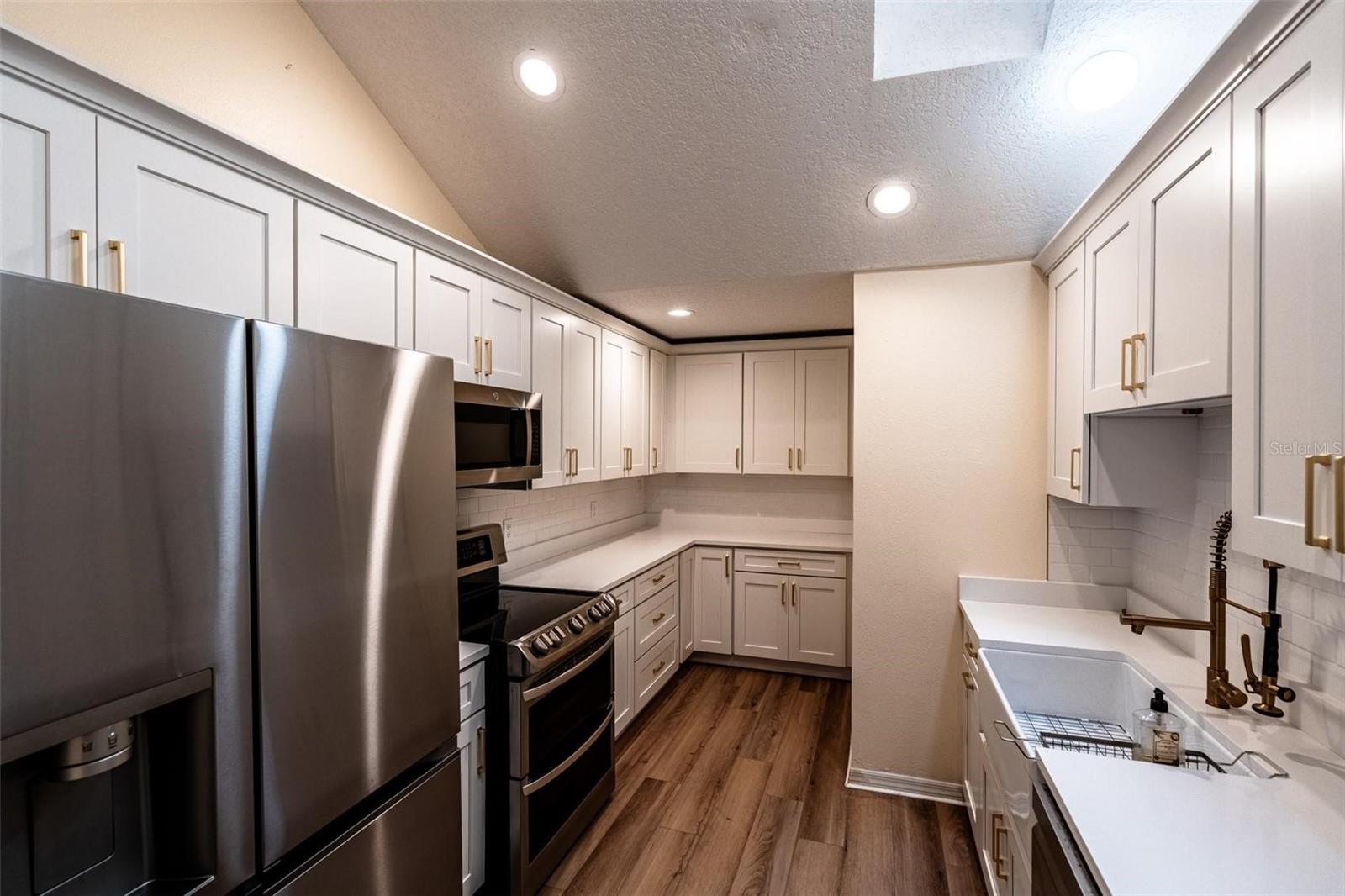 Image 26 of 52 For 681 Greywood Drive