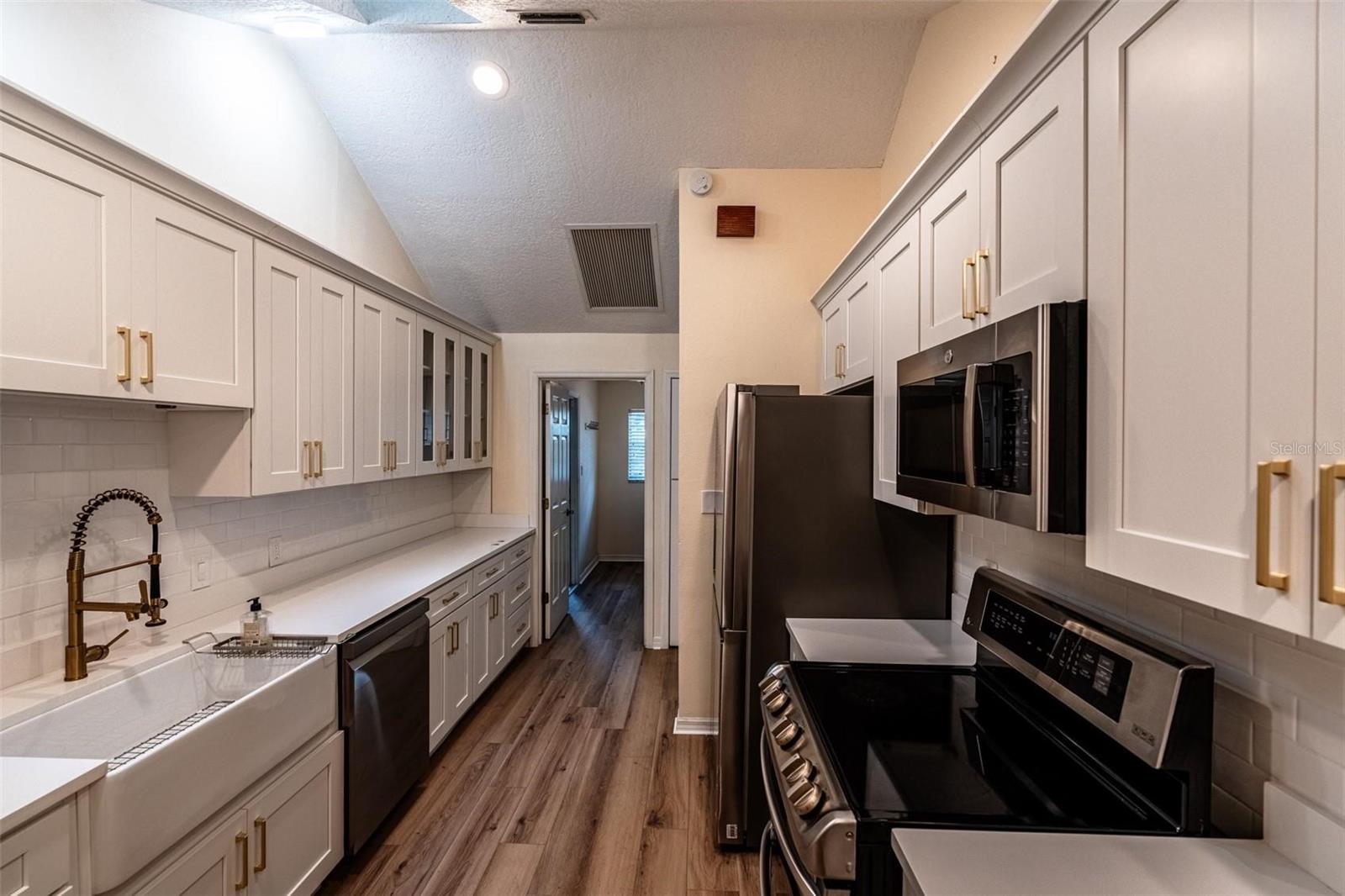 Image 27 of 52 For 681 Greywood Drive