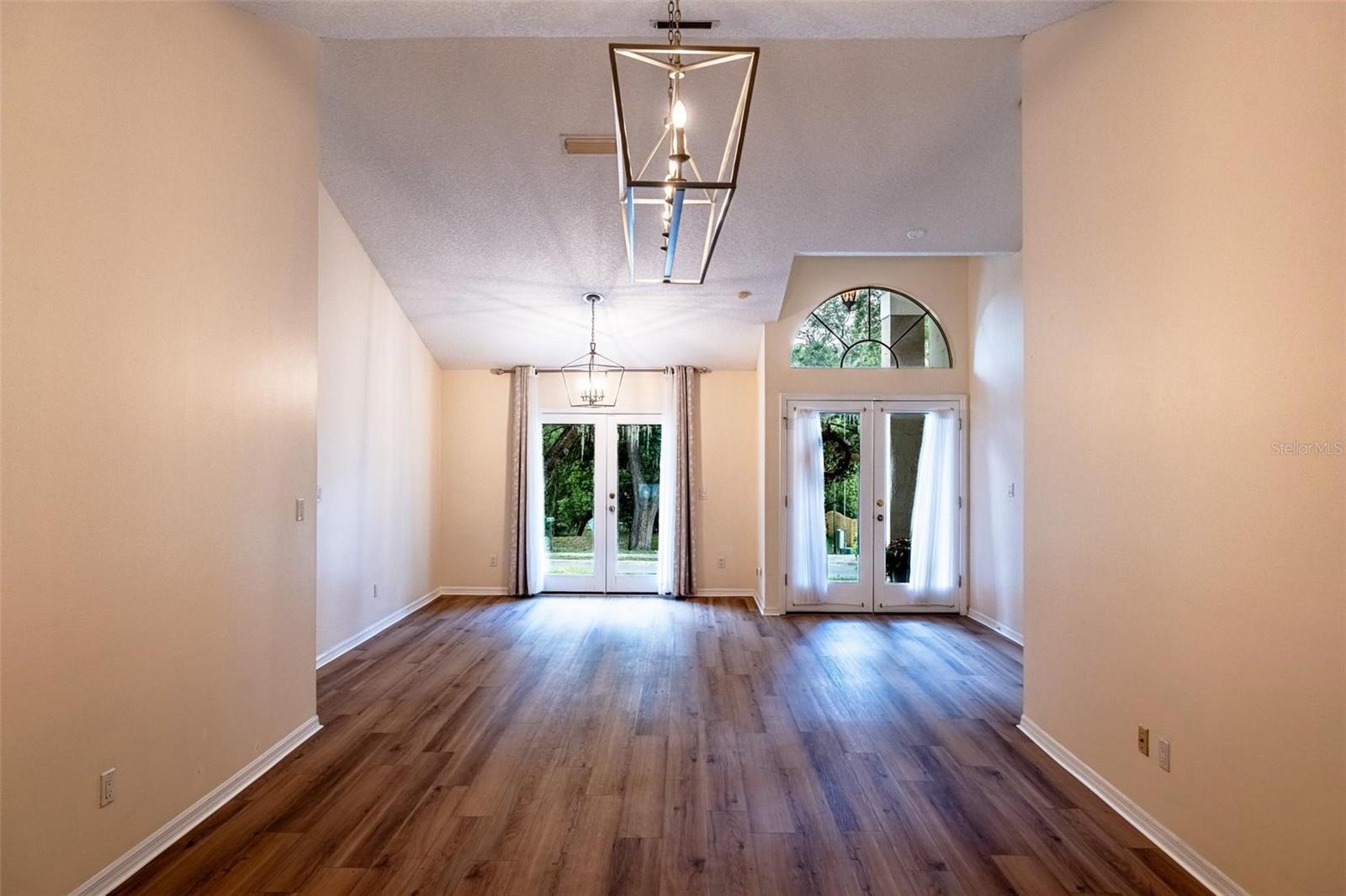 Image 9 of 52 For 681 Greywood Drive