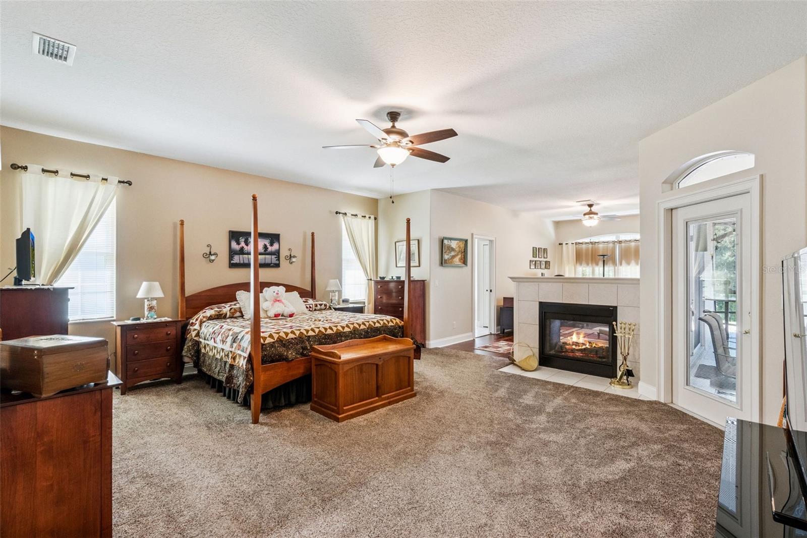 Image 21 of 51 For 21937 King Alfred Street