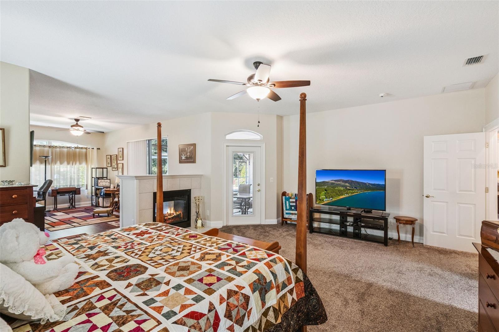 Image 22 of 51 For 21937 King Alfred Street