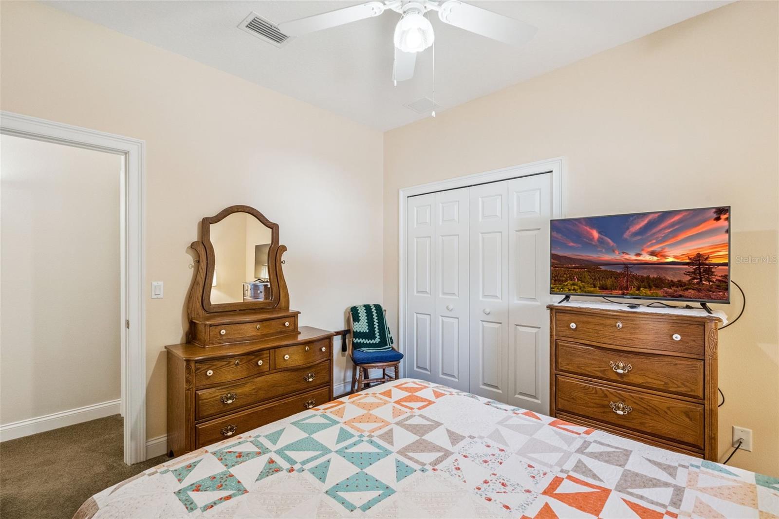 Image 32 of 51 For 21937 King Alfred Street