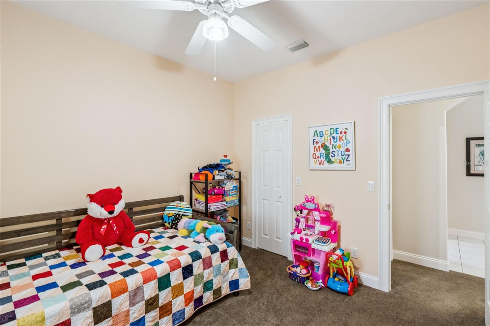 Image 33 of 51 For 21937 King Alfred Street