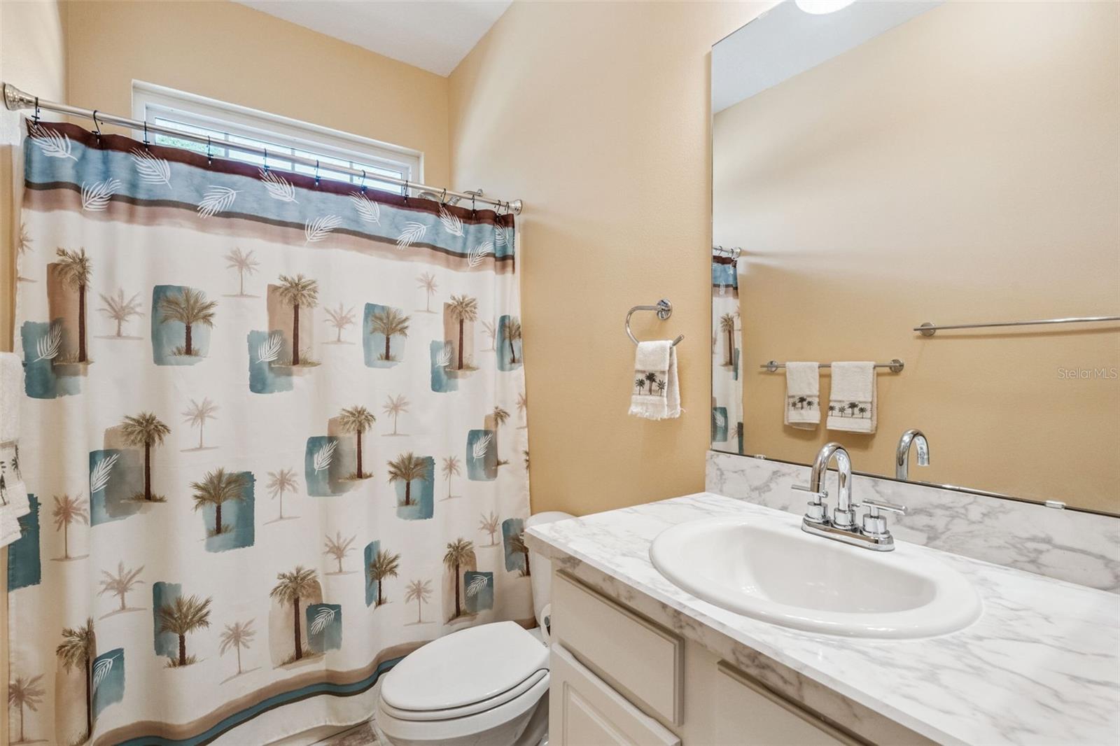 Image 35 of 51 For 21937 King Alfred Street