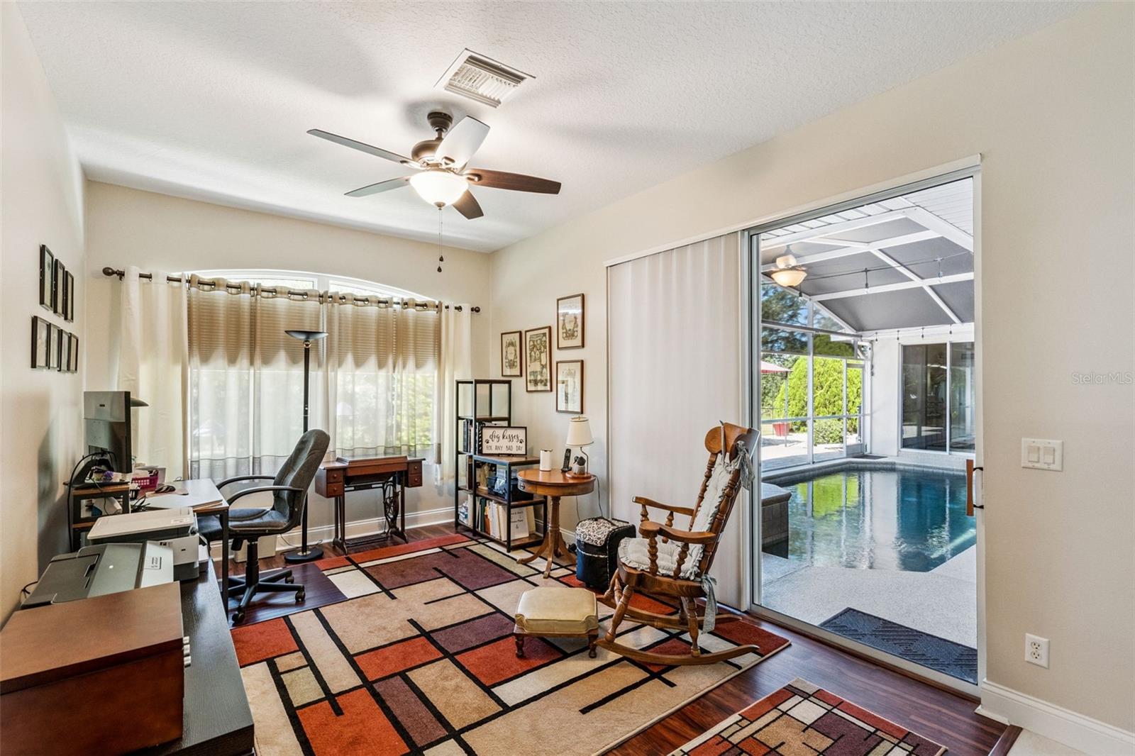 Image 37 of 51 For 21937 King Alfred Street