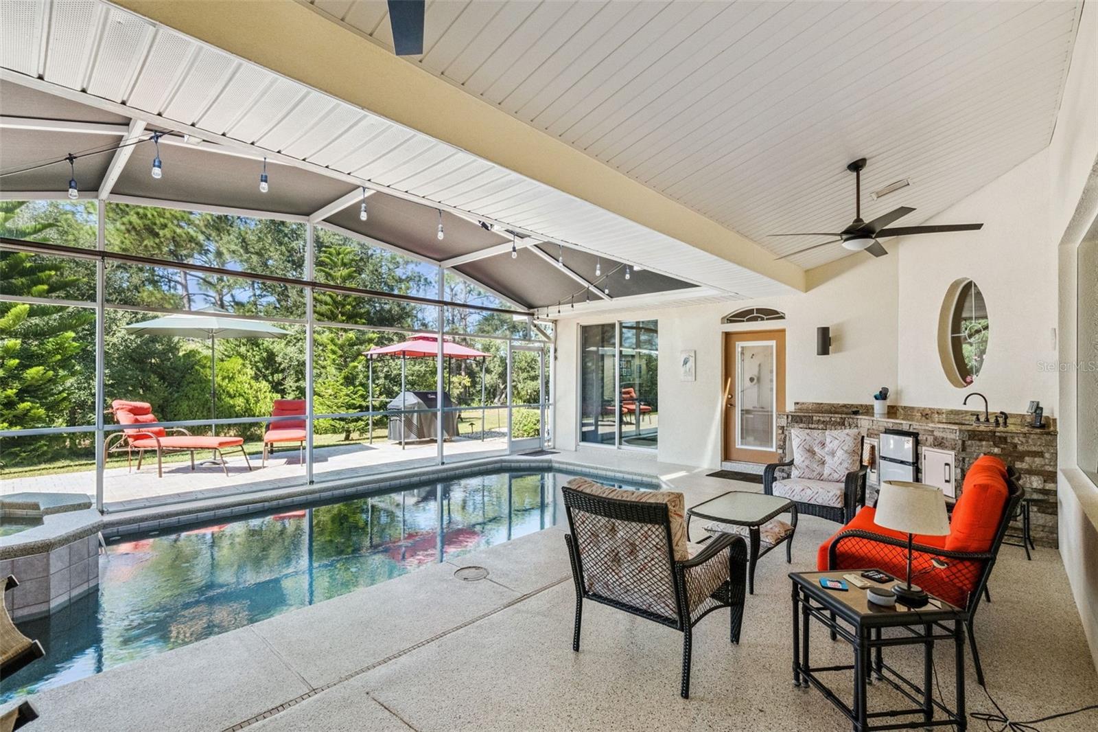 Image 39 of 51 For 21937 King Alfred Street