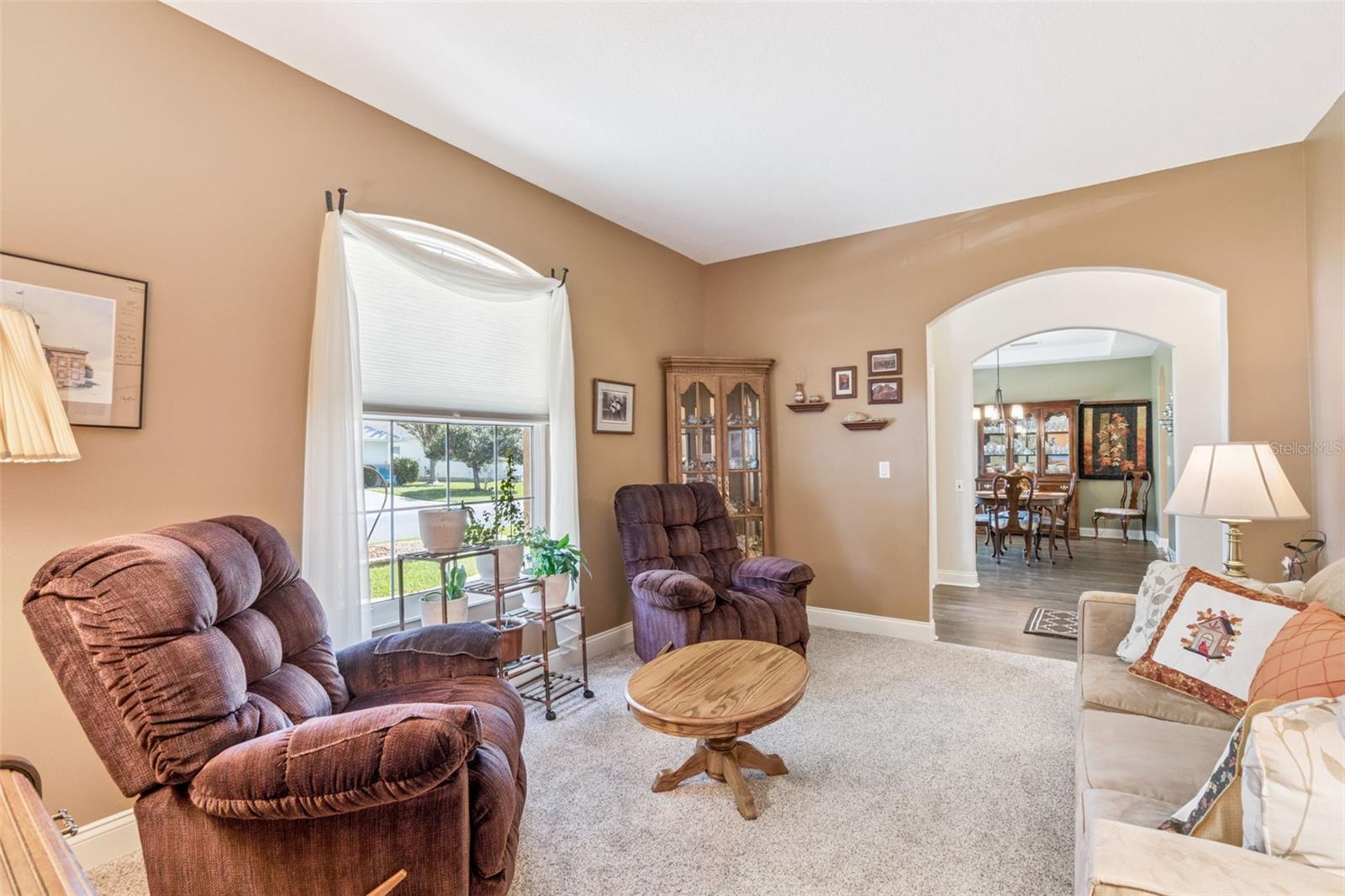 Image 6 of 51 For 21937 King Alfred Street