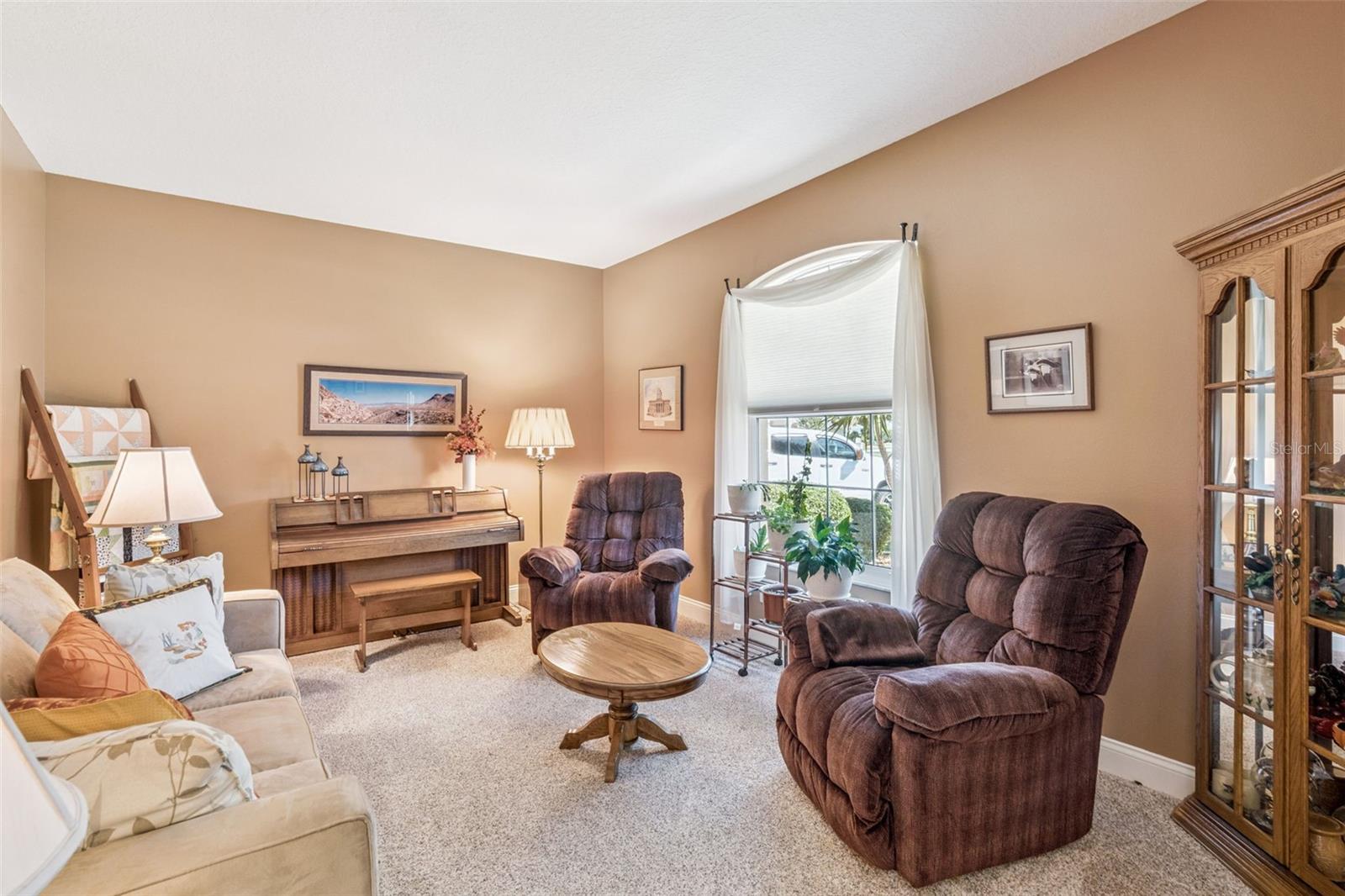 Image 7 of 51 For 21937 King Alfred Street