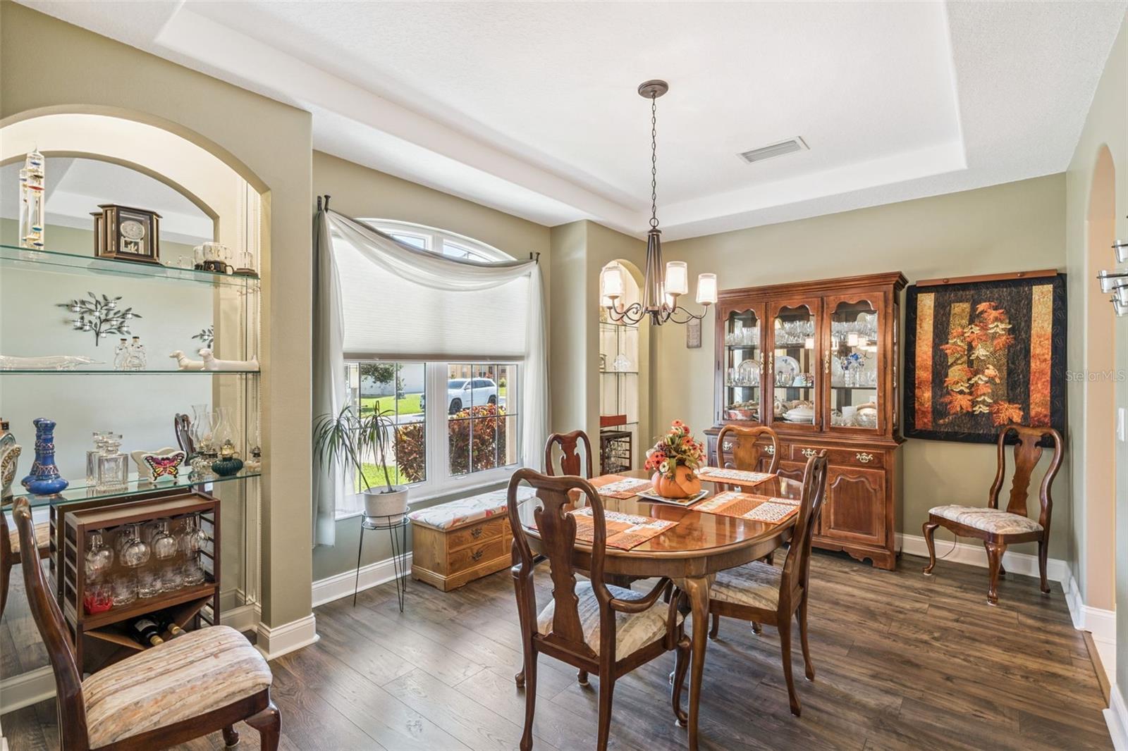 Image 9 of 51 For 21937 King Alfred Street