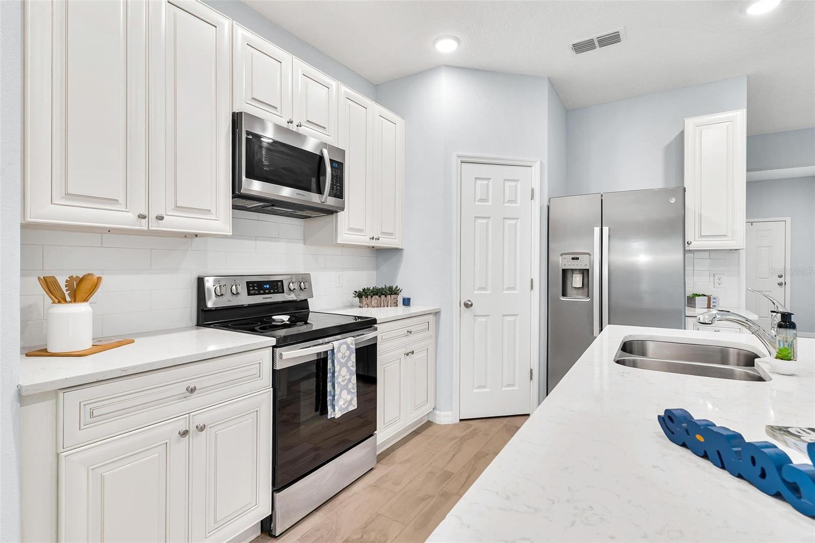 Image 18 of 40 For 944 Belle Oak Drive