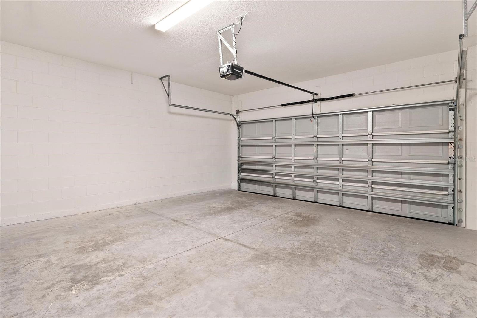 Image 33 of 40 For 944 Belle Oak Drive