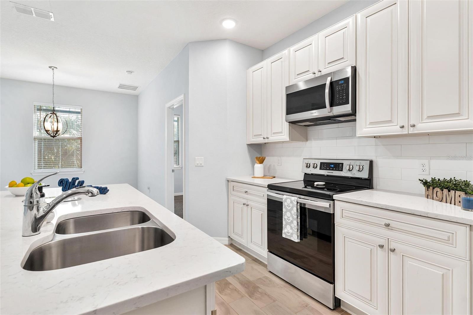 Image 4 of 40 For 944 Belle Oak Drive