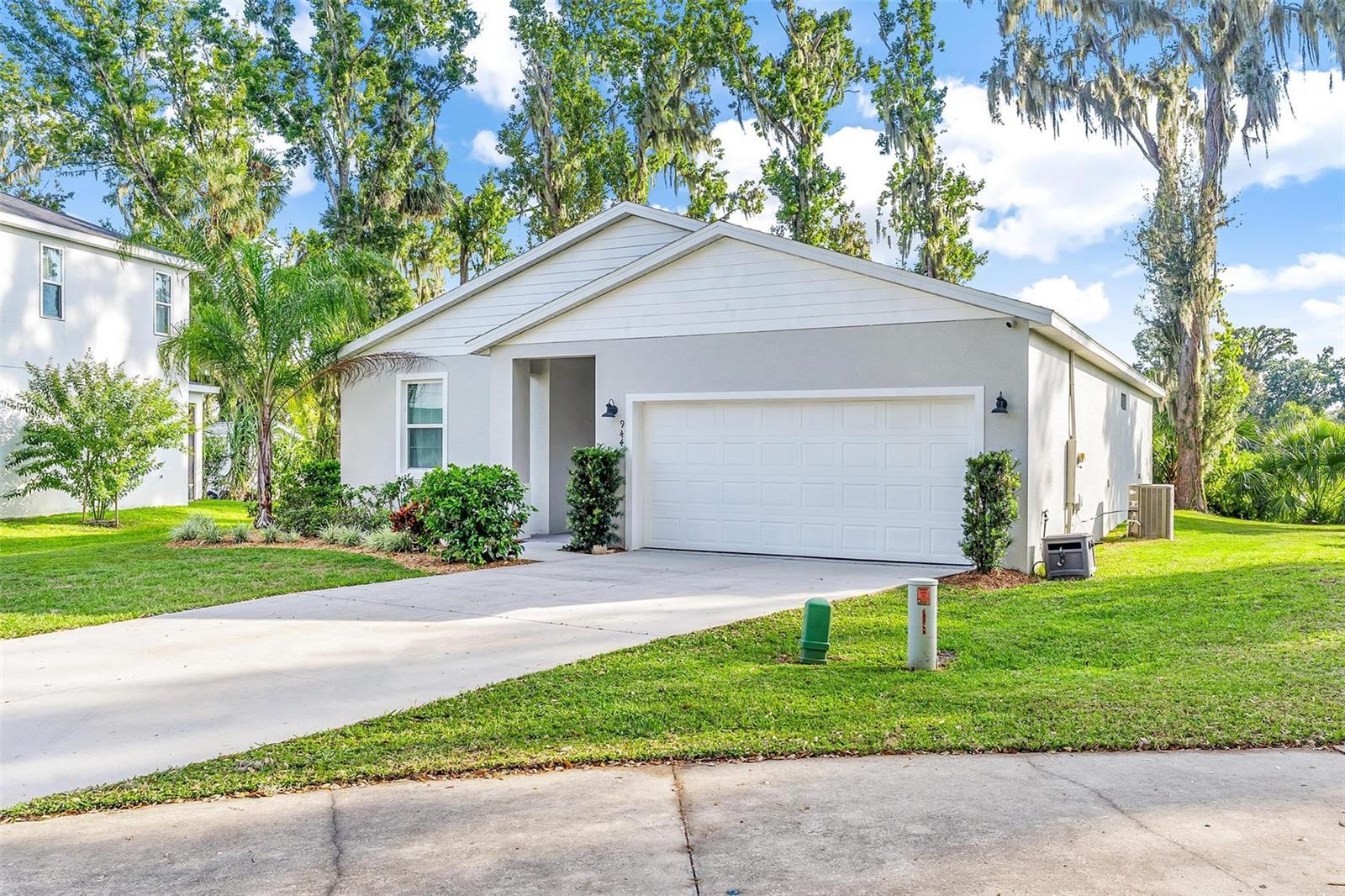 Image 5 of 40 For 944 Belle Oak Drive