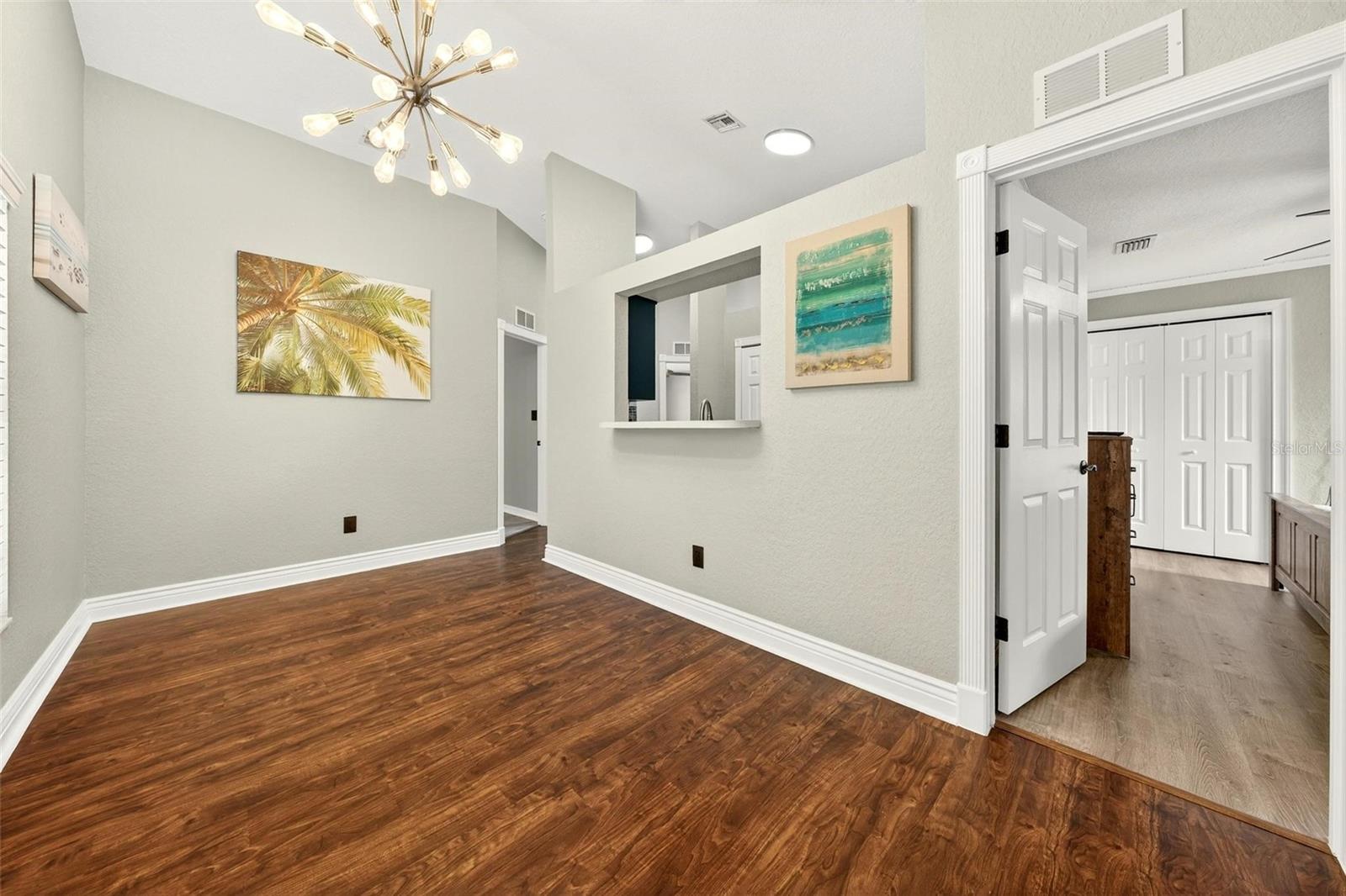 Image 11 of 25 For 913 Powell Street