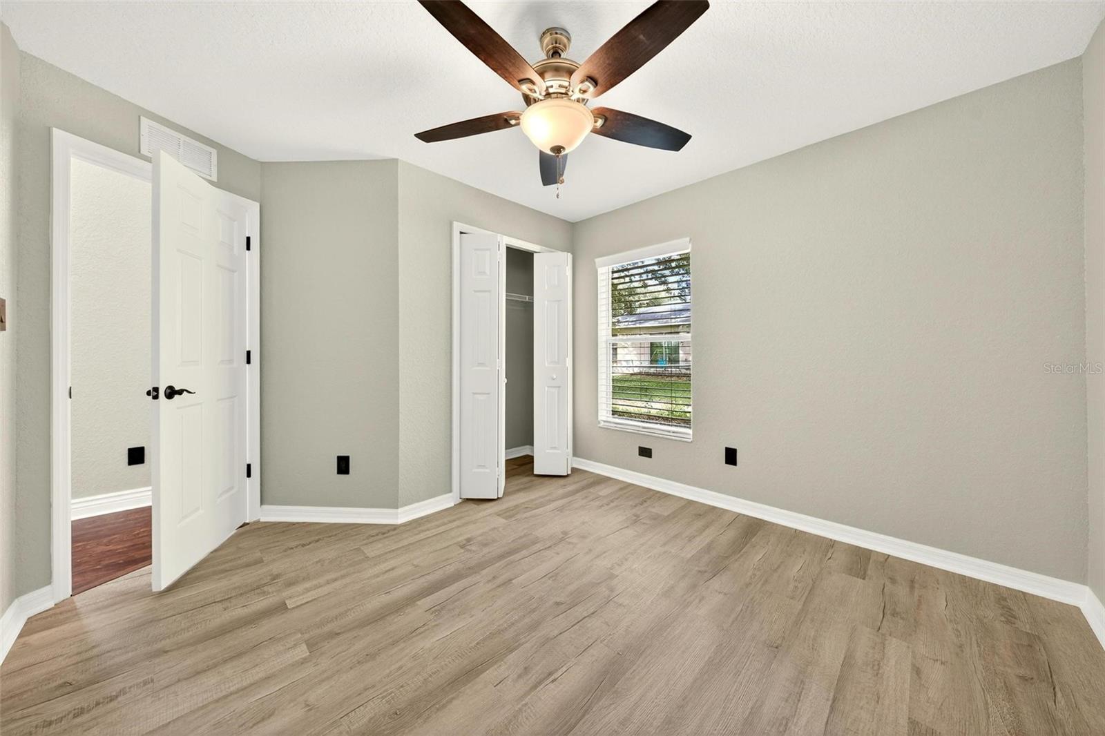 Image 14 of 25 For 913 Powell Street