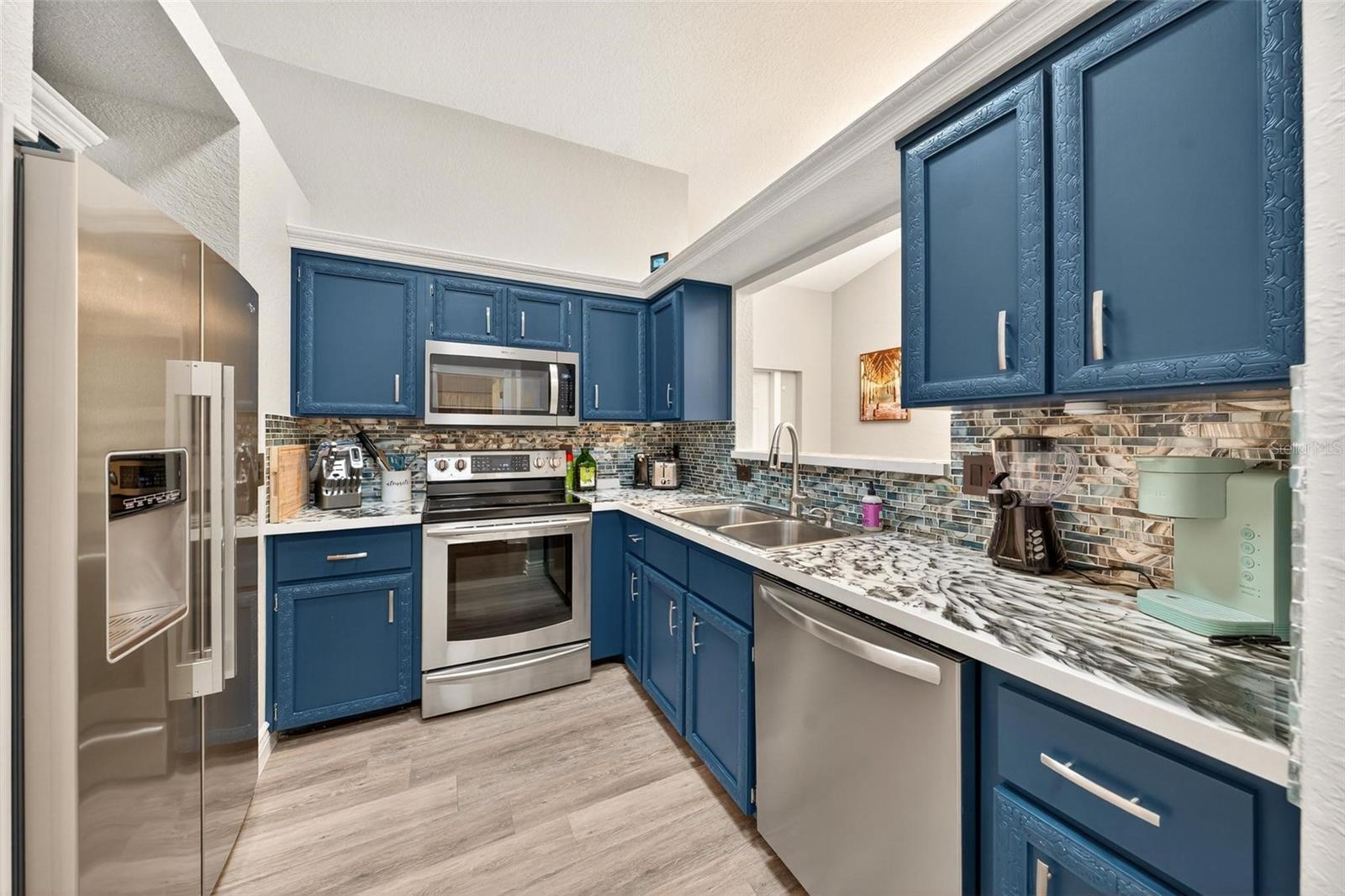 Image 2 of 25 For 913 Powell Street