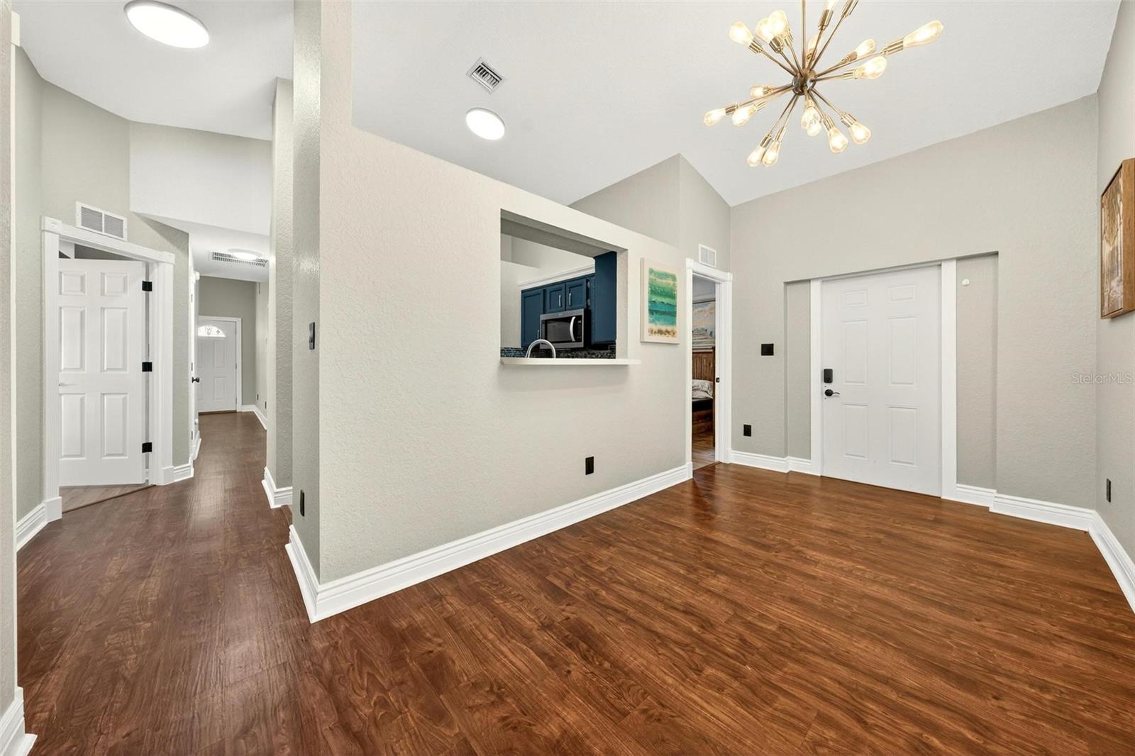 Image 3 of 25 For 913 Powell Street