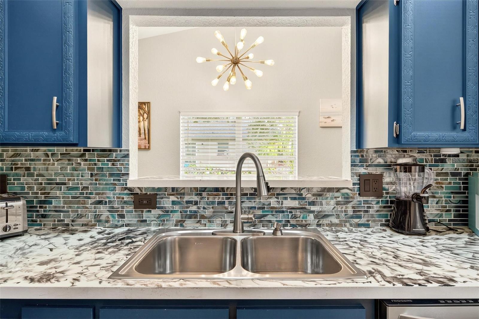 Image 6 of 25 For 913 Powell Street