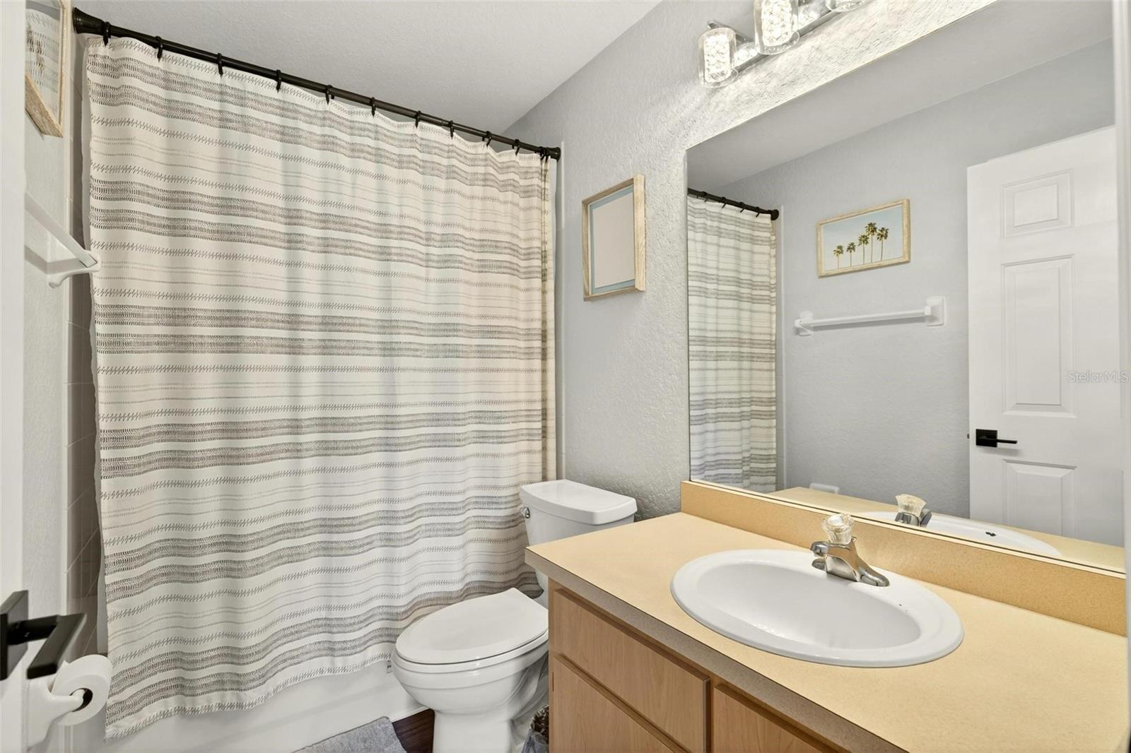 Image 8 of 25 For 913 Powell Street