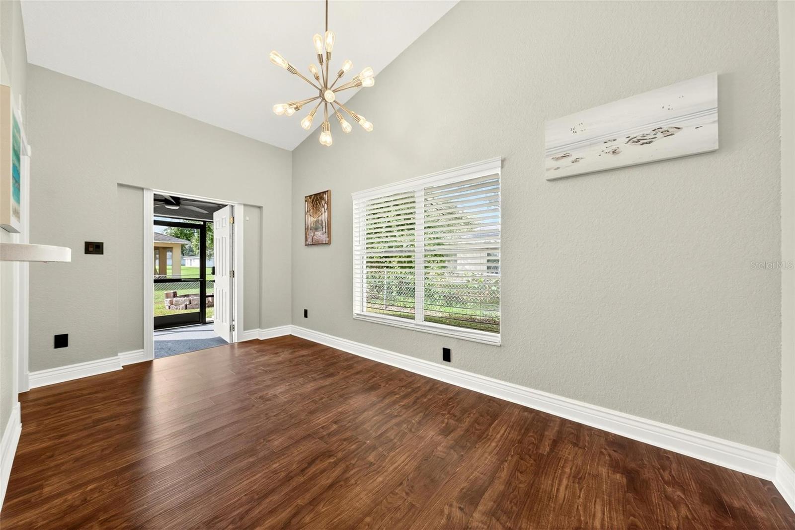 Image 9 of 25 For 913 Powell Street