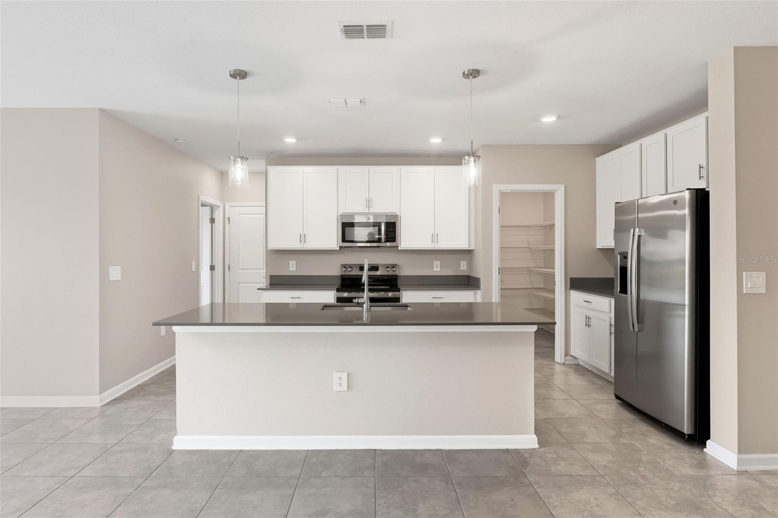 Image 19 of 48 For 724 Daring Drive