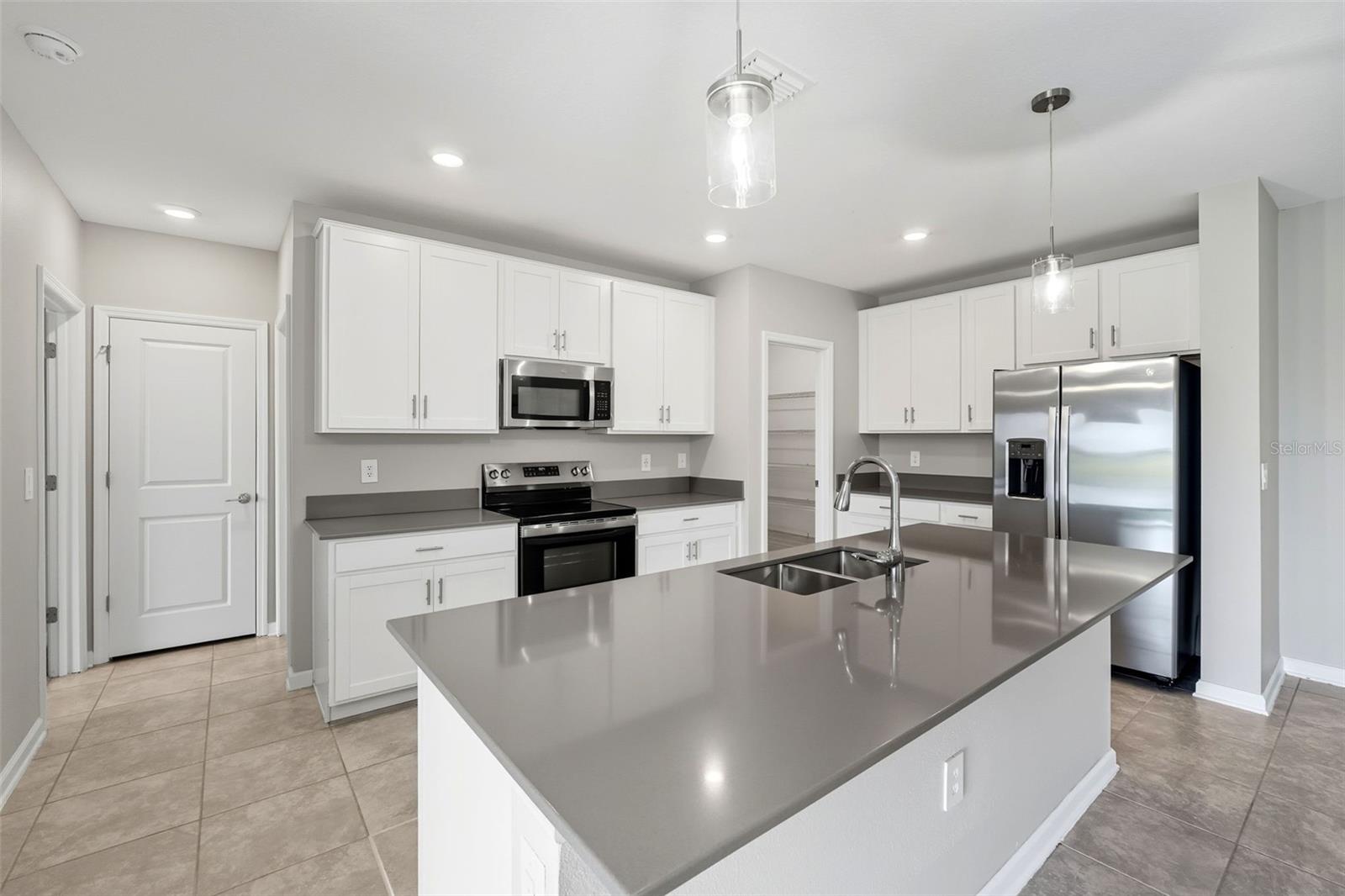 Image 21 of 48 For 724 Daring Drive