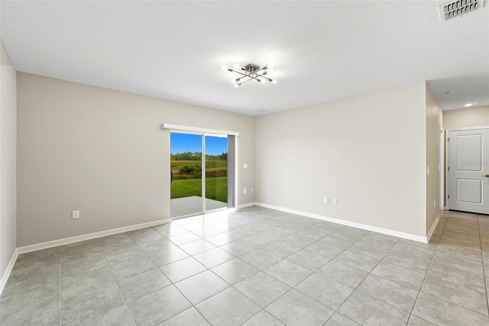 Image 25 of 48 For 724 Daring Drive