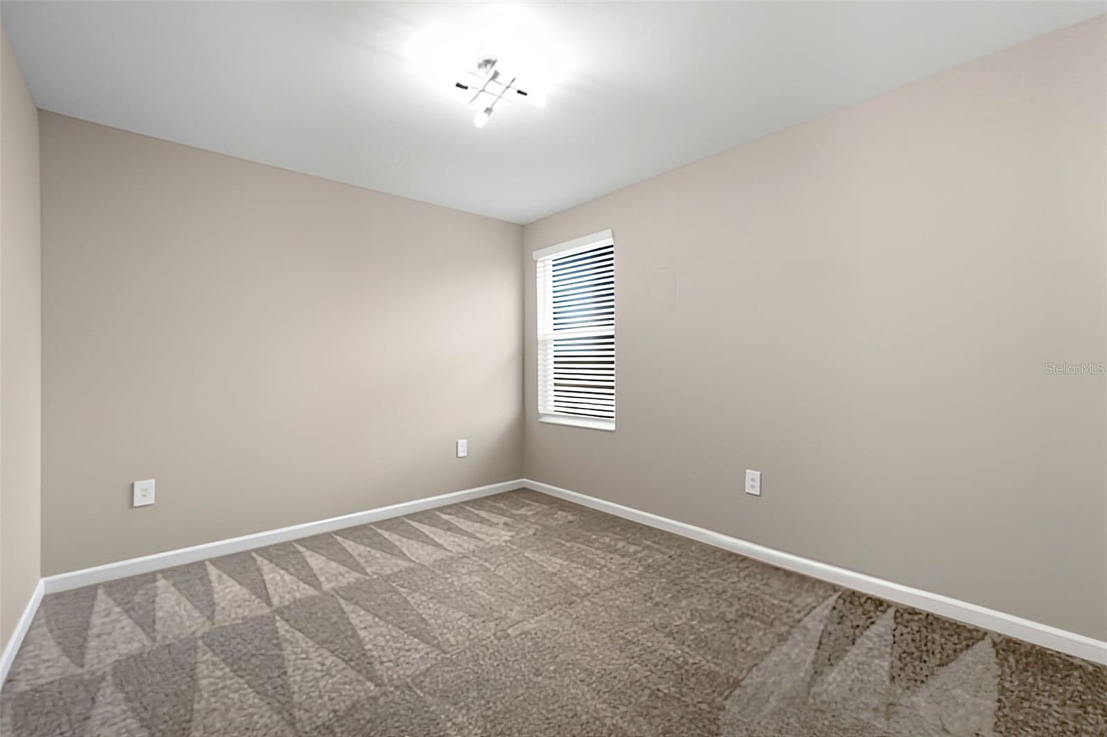 Image 32 of 48 For 724 Daring Drive