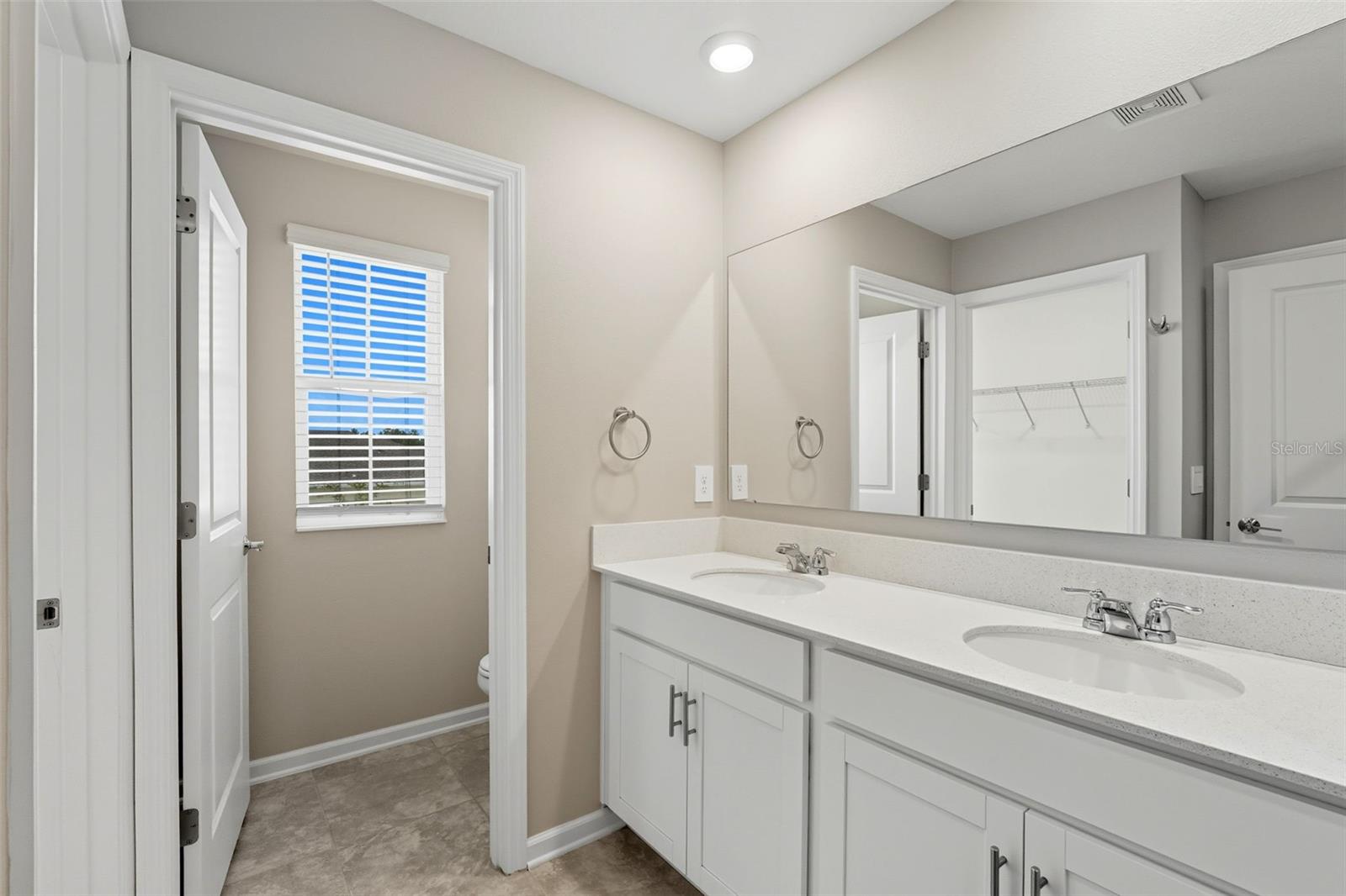 Image 36 of 48 For 724 Daring Drive