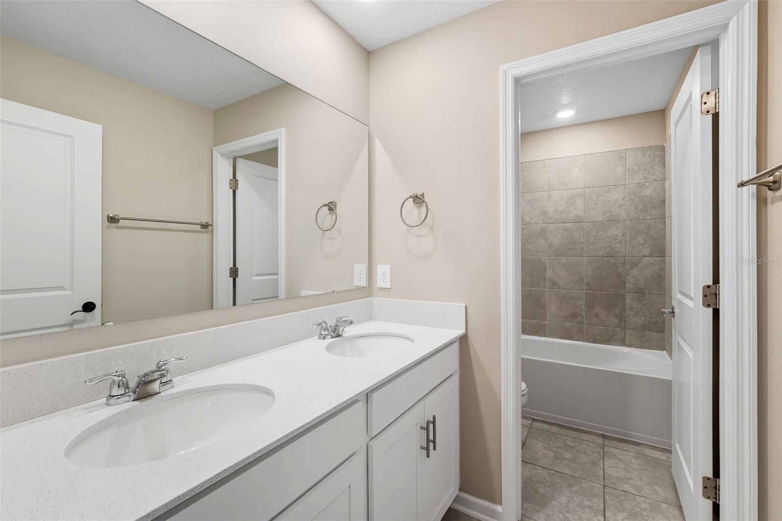 Image 6 of 48 For 724 Daring Drive