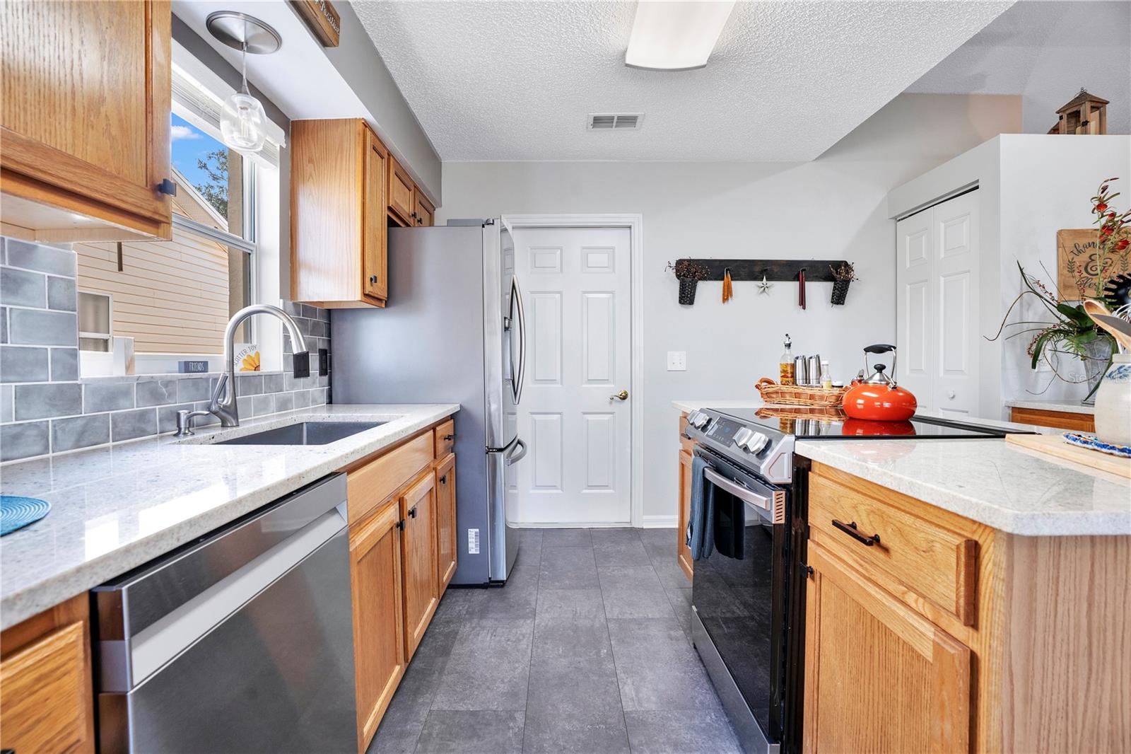 Image 10 of 48 For 725 Timbercrest Drive