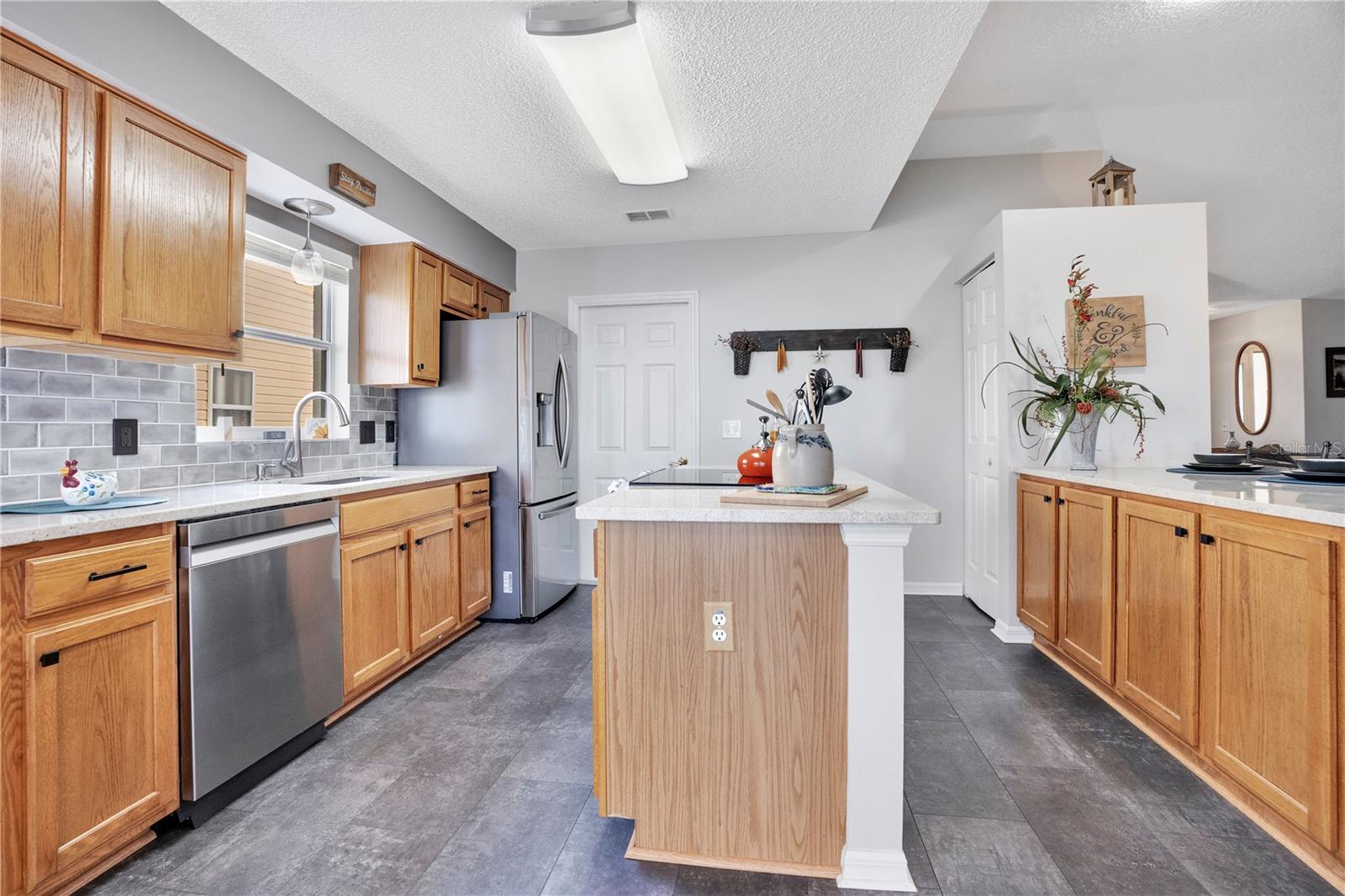 Image 11 of 48 For 725 Timbercrest Drive