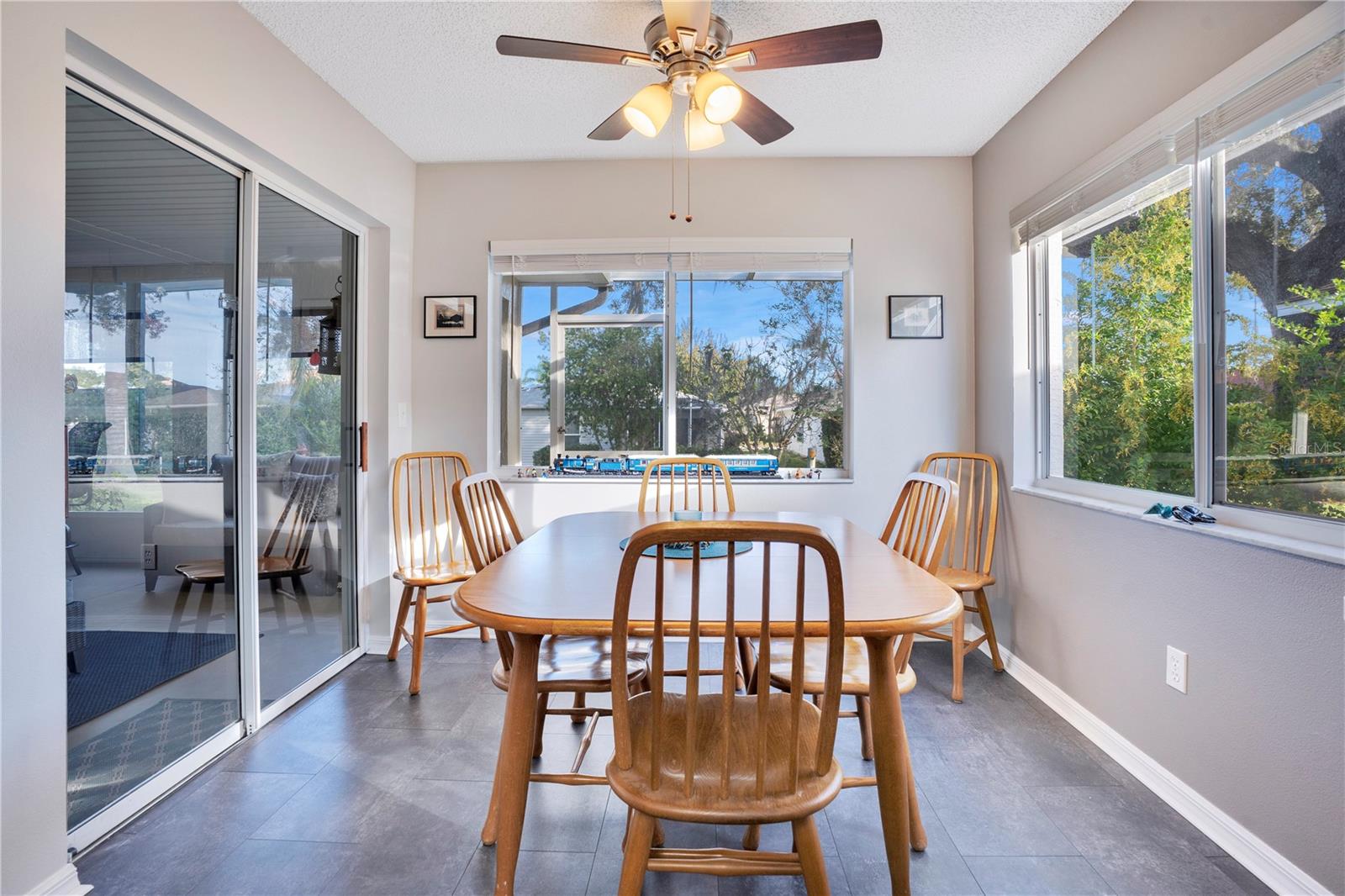 Image 14 of 48 For 725 Timbercrest Drive