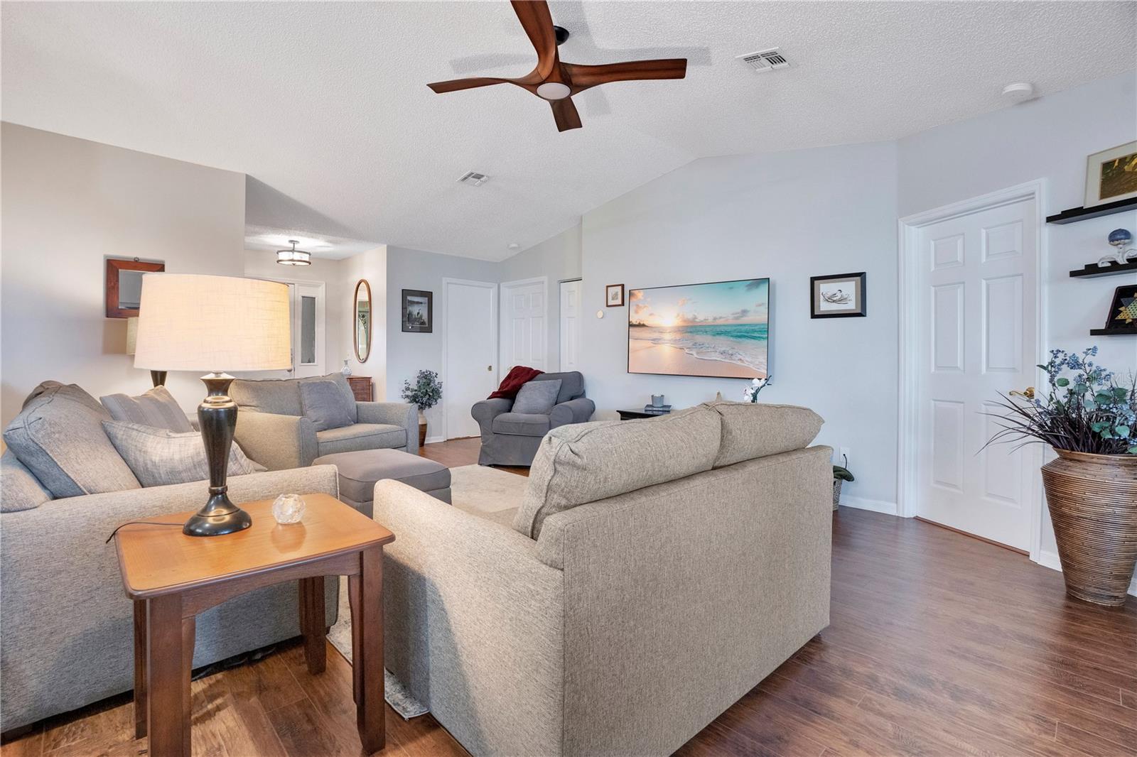 Image 7 of 48 For 725 Timbercrest Drive