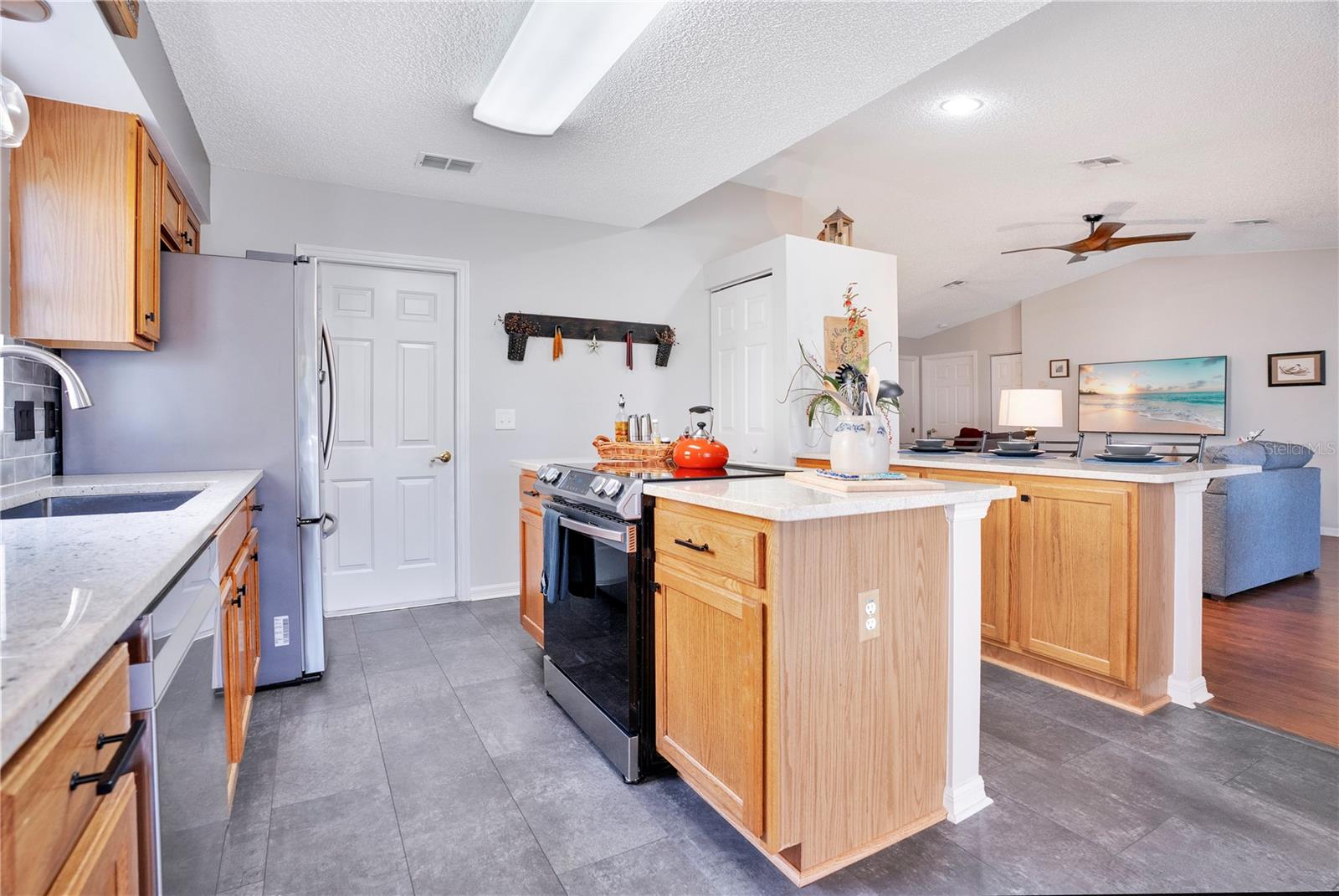 Image 9 of 48 For 725 Timbercrest Drive