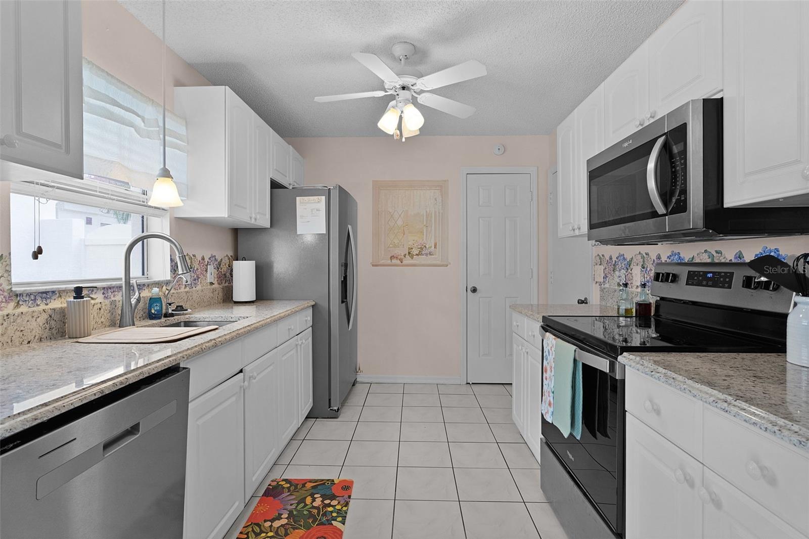 Image 9 of 22 For 1330 La Jolla Circle