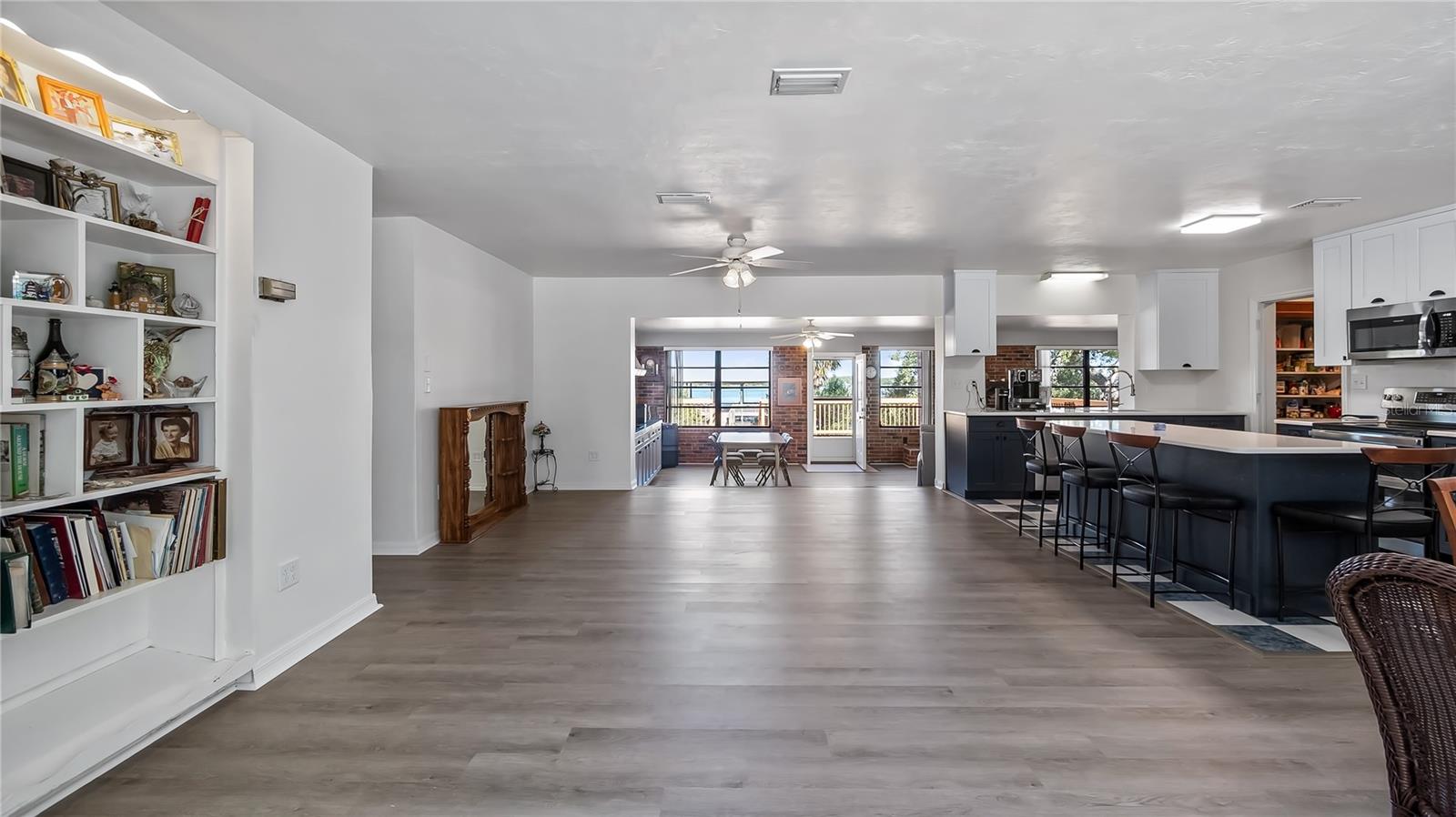 Image 15 of 56 For 16317 Andrews Circle