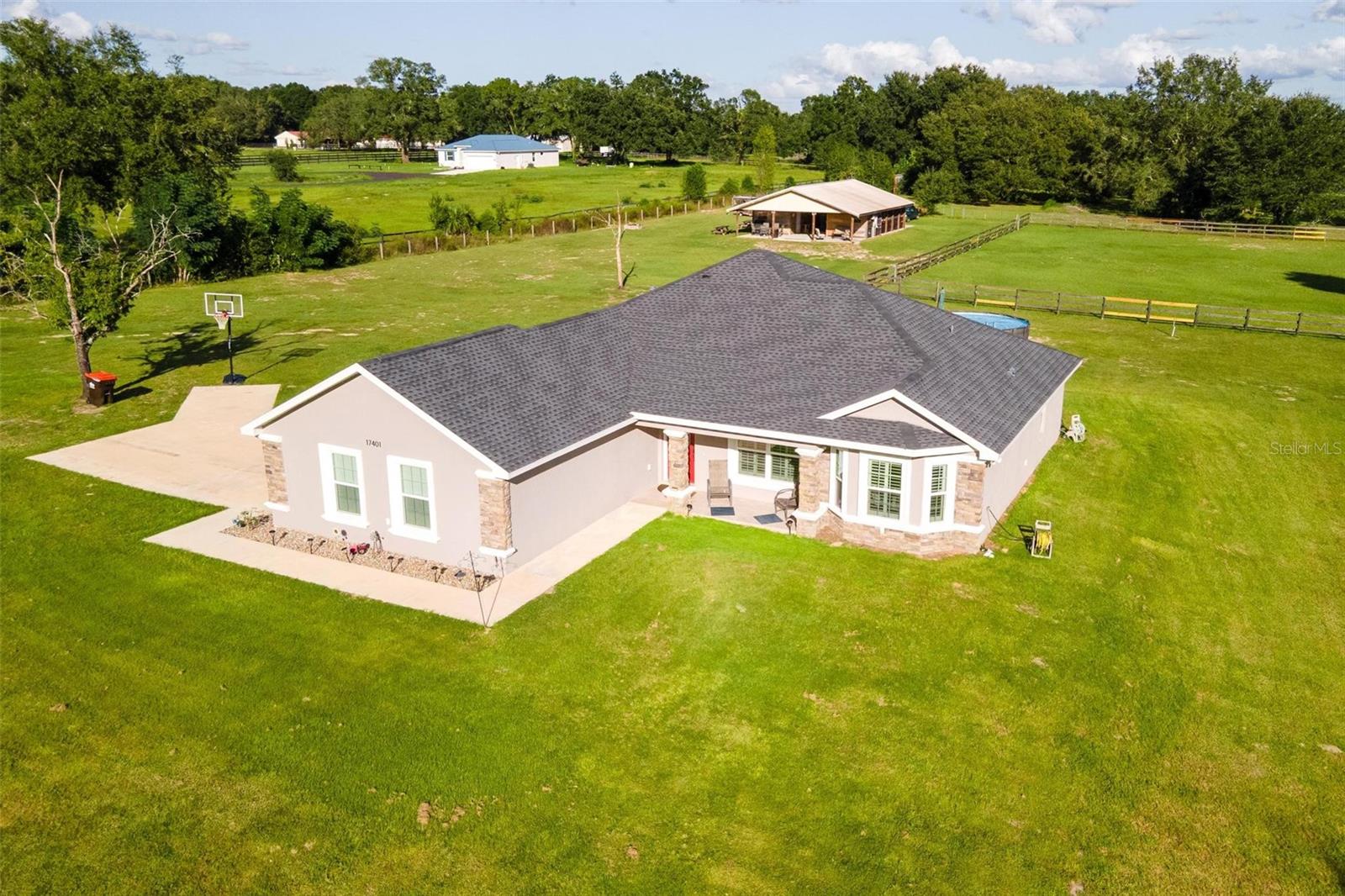 Details for 17401 150th Avenue Road, WEIRSDALE, FL 32195
