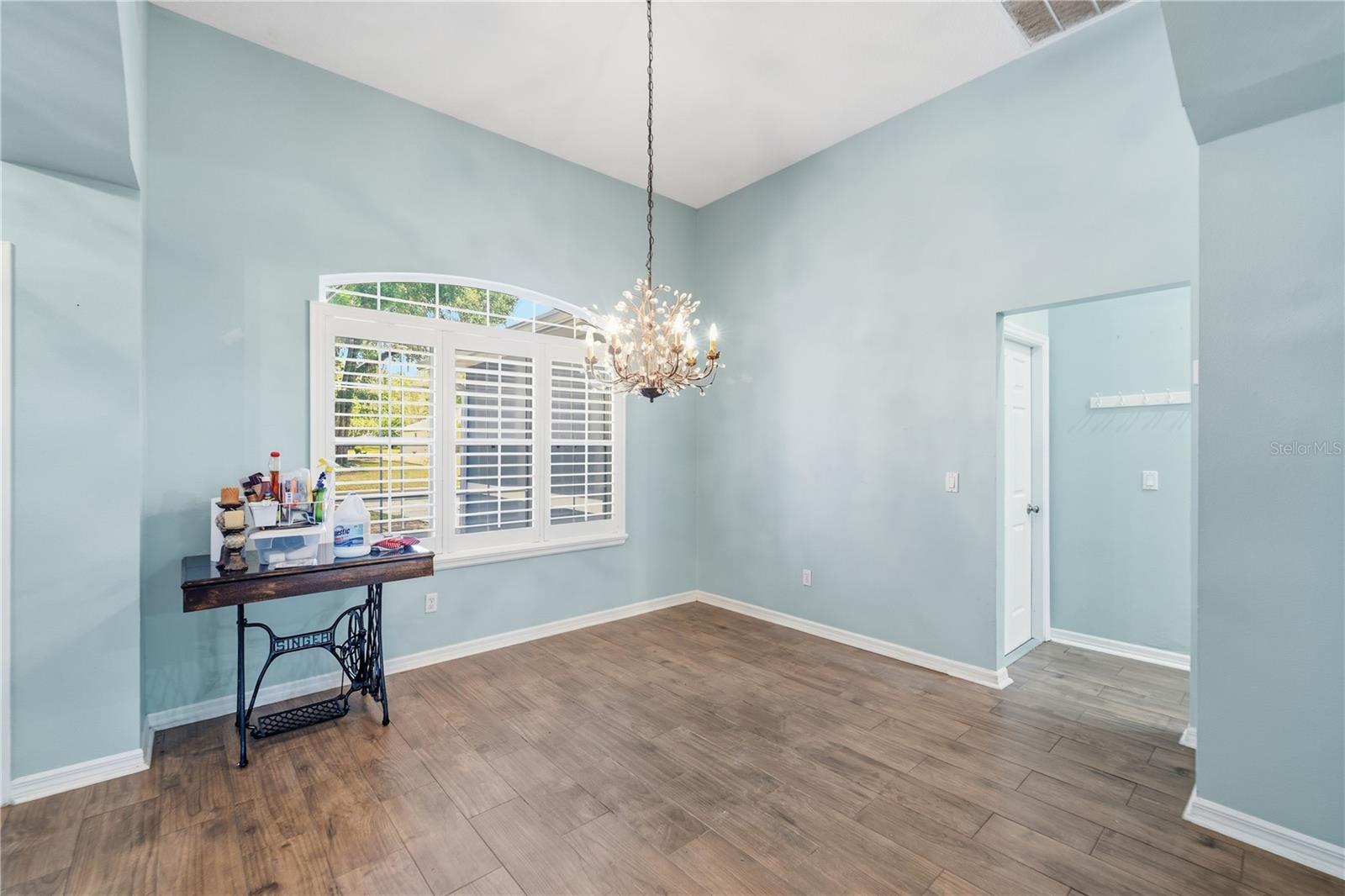 Image 11 of 56 For 507 Dowling Circle