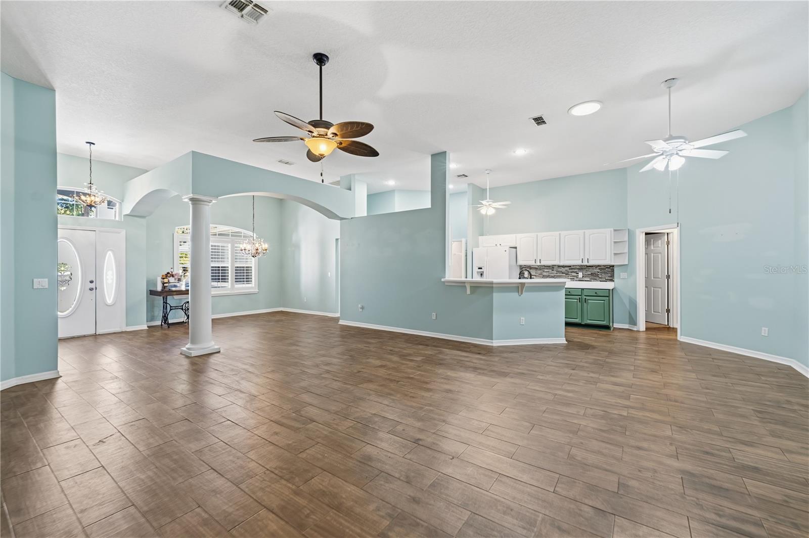 Image 14 of 56 For 507 Dowling Circle