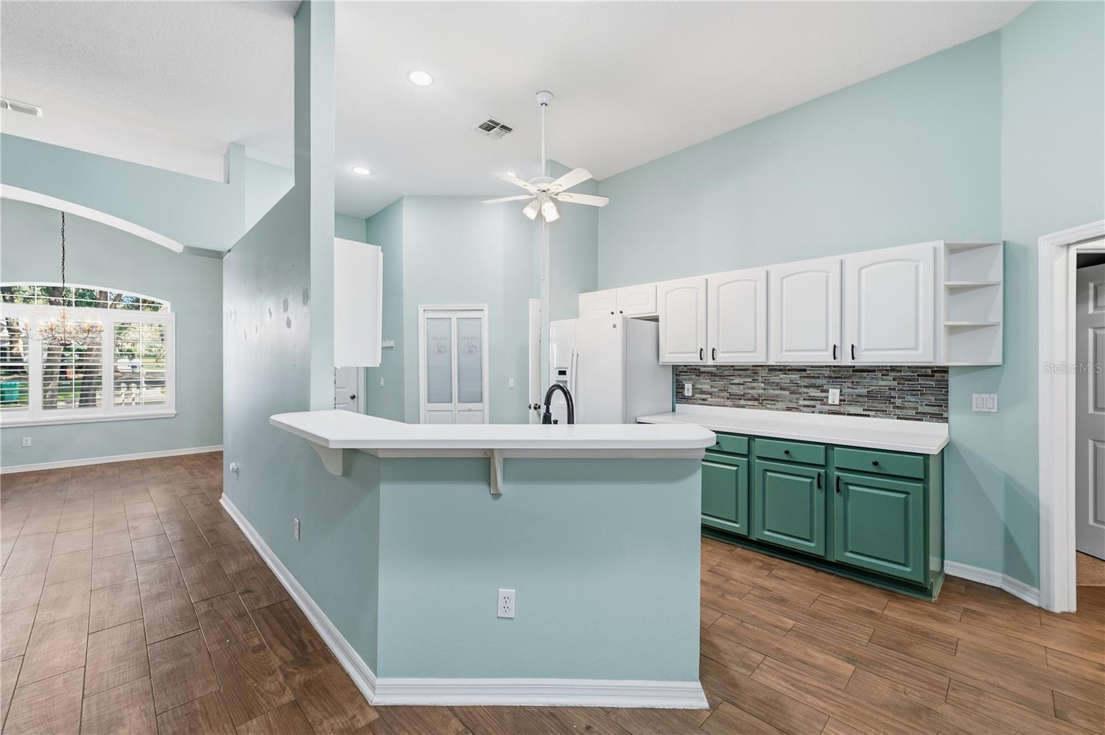 Image 17 of 56 For 507 Dowling Circle