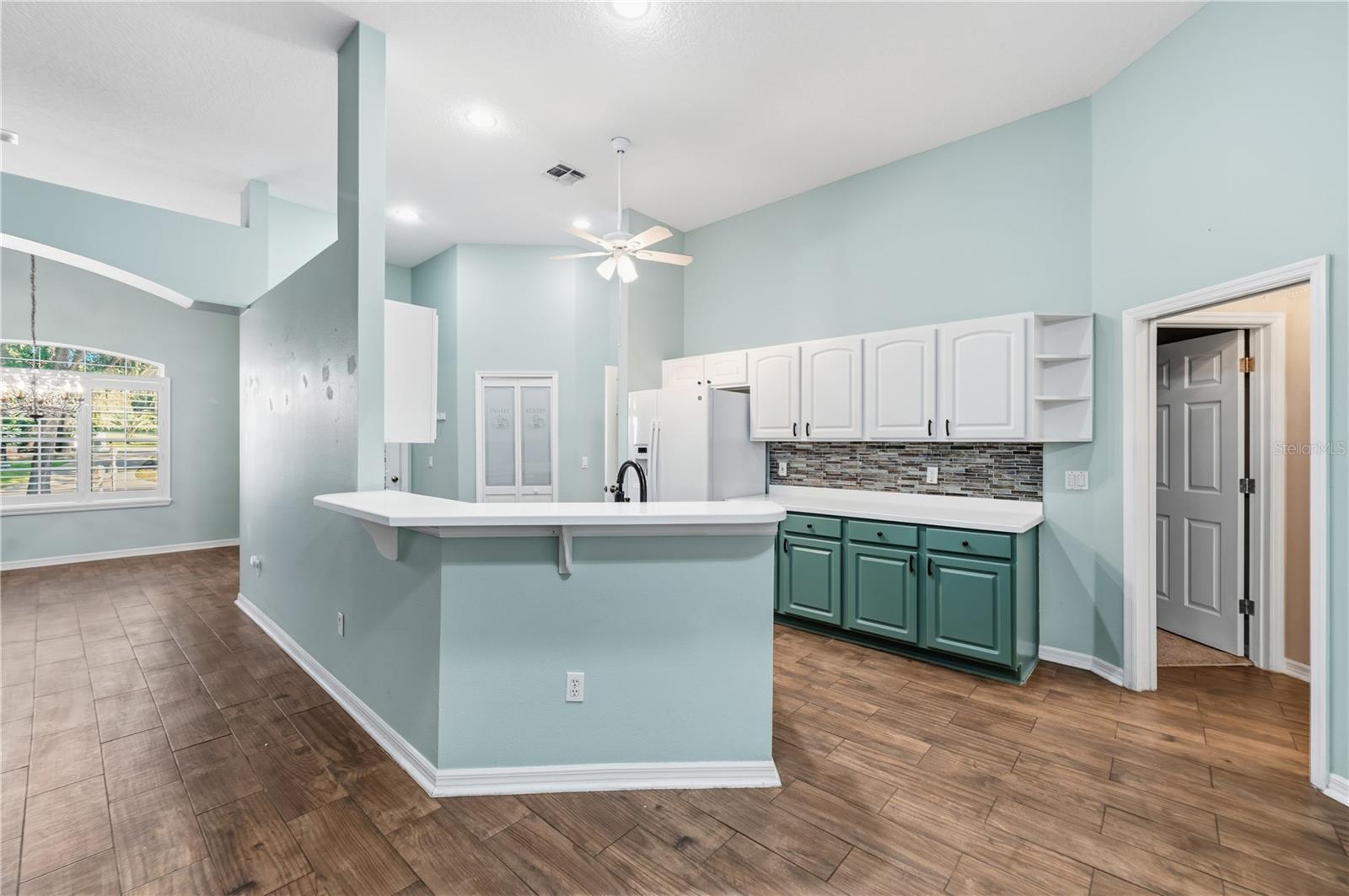 Image 18 of 56 For 507 Dowling Circle