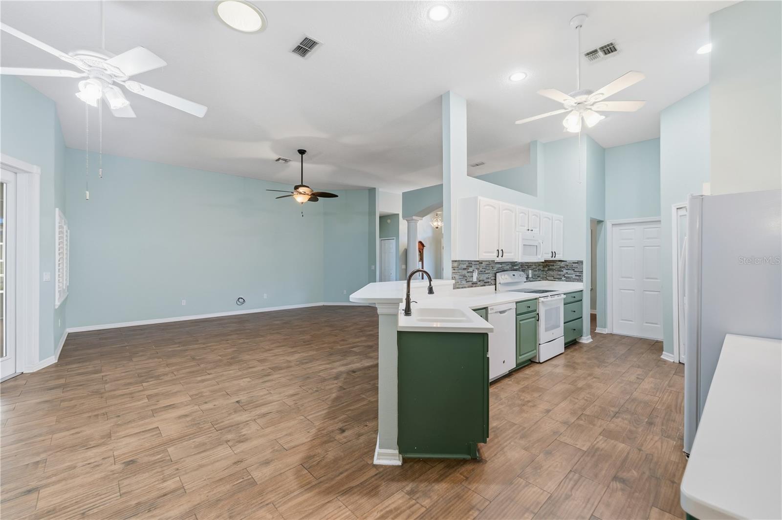 Image 19 of 56 For 507 Dowling Circle