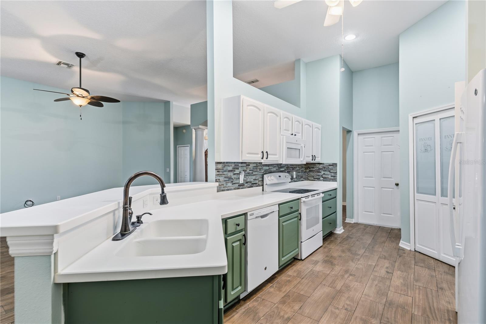 Image 23 of 56 For 507 Dowling Circle