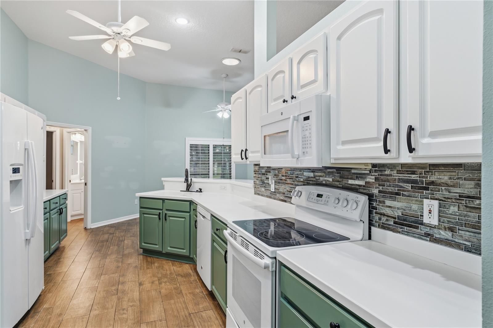 Image 24 of 56 For 507 Dowling Circle