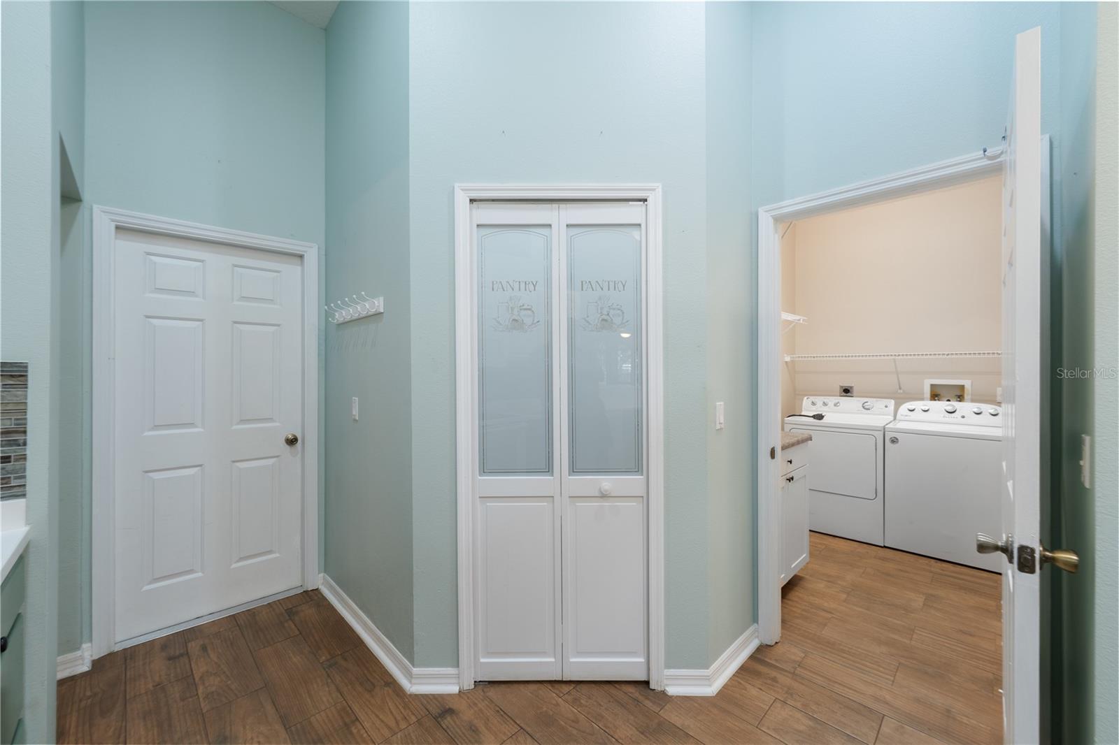 Image 26 of 56 For 507 Dowling Circle