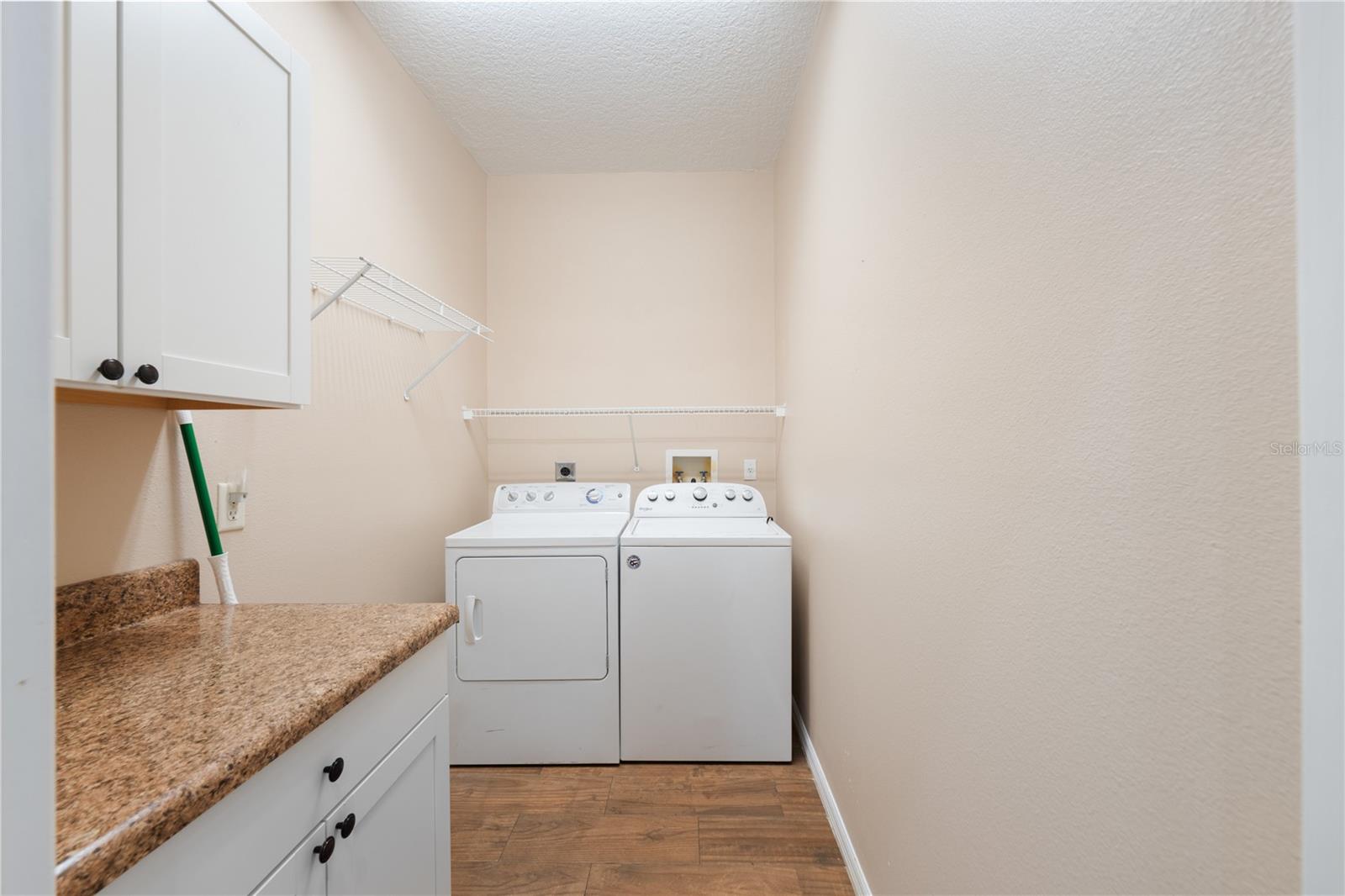 Image 27 of 56 For 507 Dowling Circle